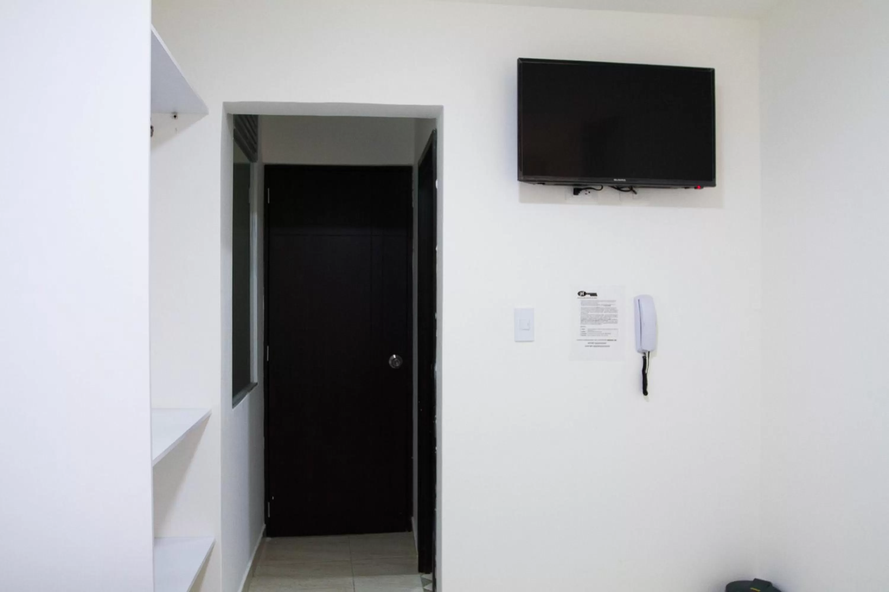 Communal lounge/ TV room in Hotel Residencias la CH