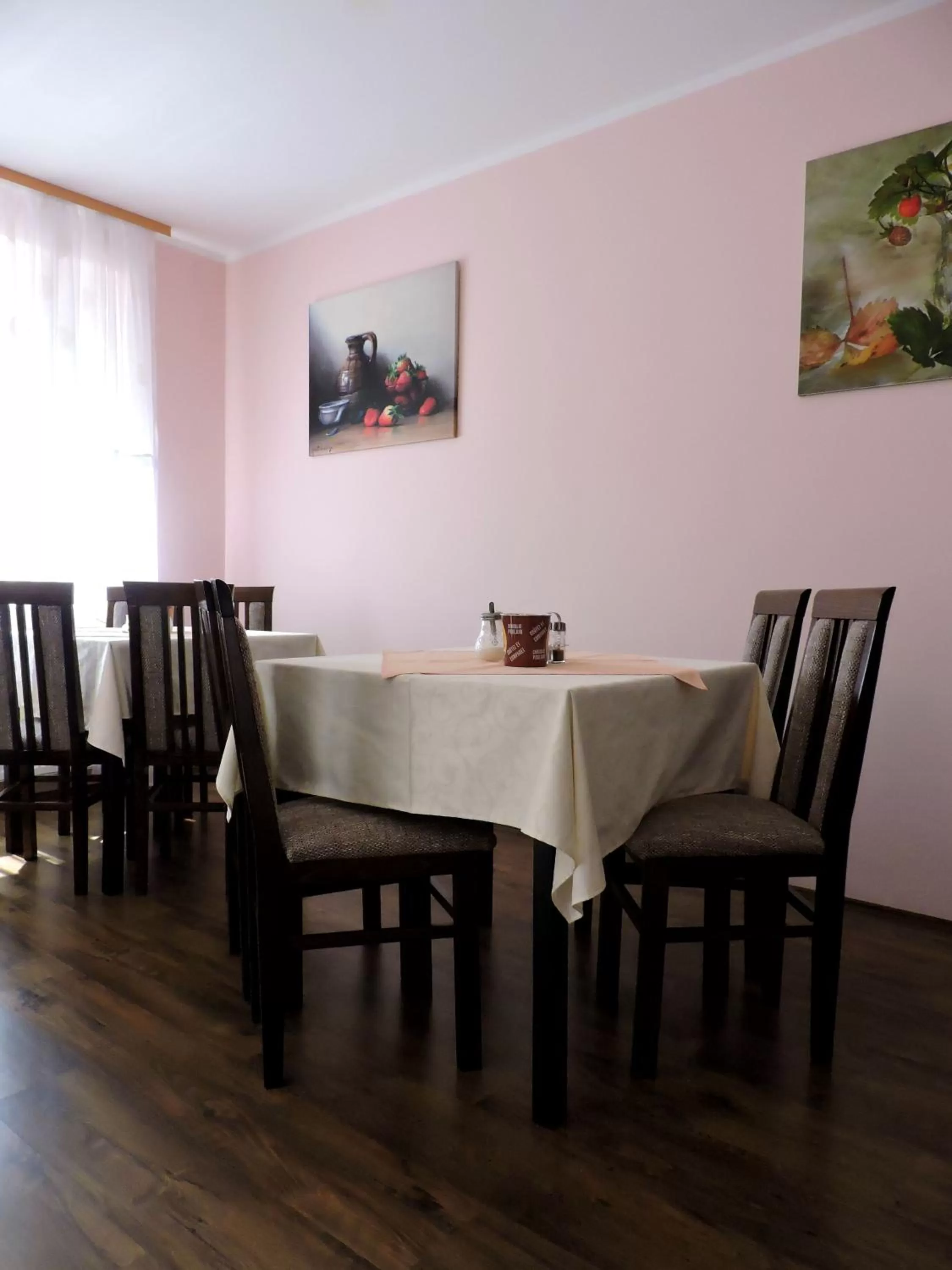 Dining area, Restaurant/Places to Eat in B&B Zmajevo Gnezdo 021