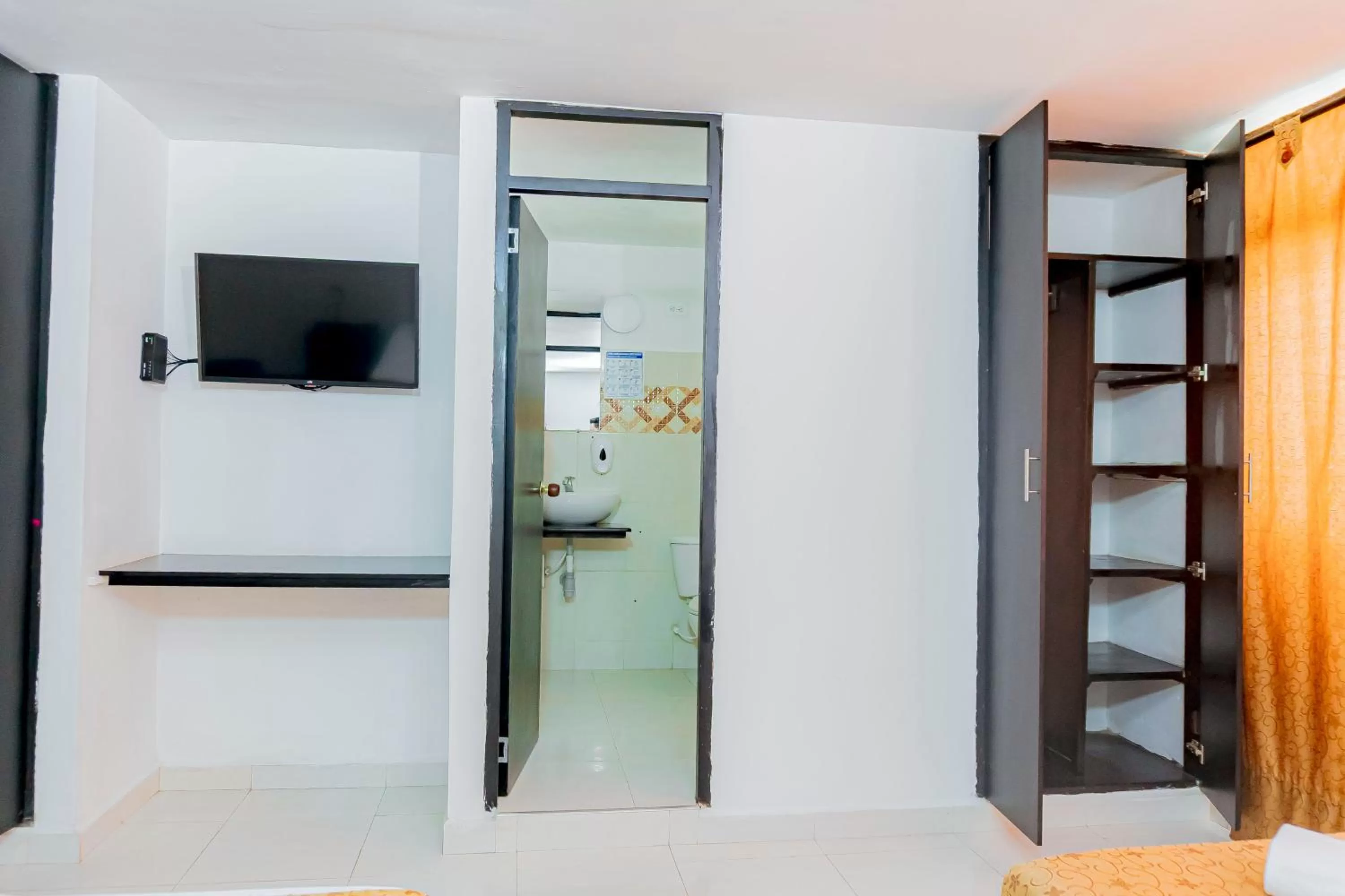 Photo of the whole room, TV/Entertainment Center in HOTEL SOL INN SANTA Marta