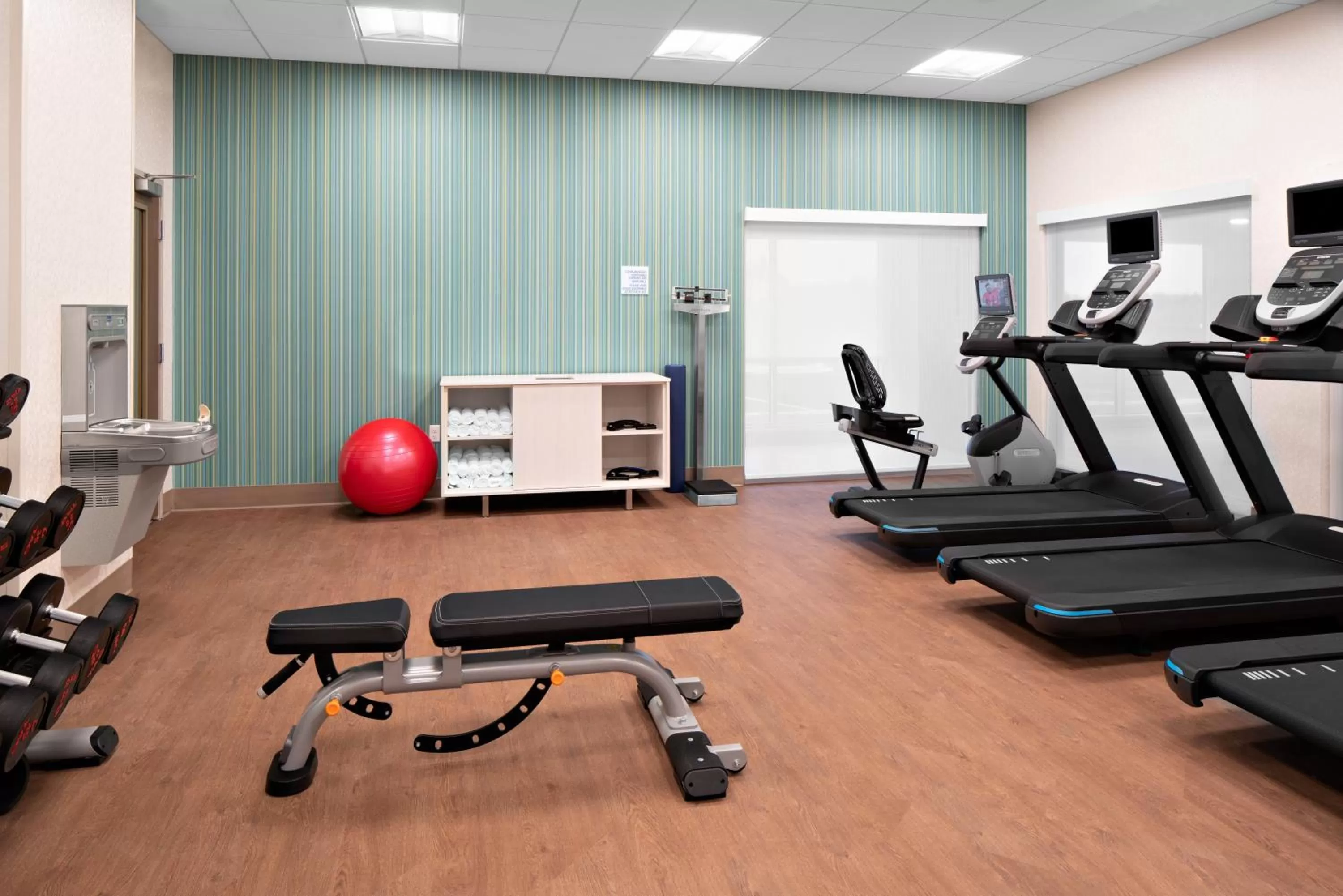 Fitness centre/facilities in Holiday Inn Express & Suites - Elkhorn - Lake Geneva Area by IHG