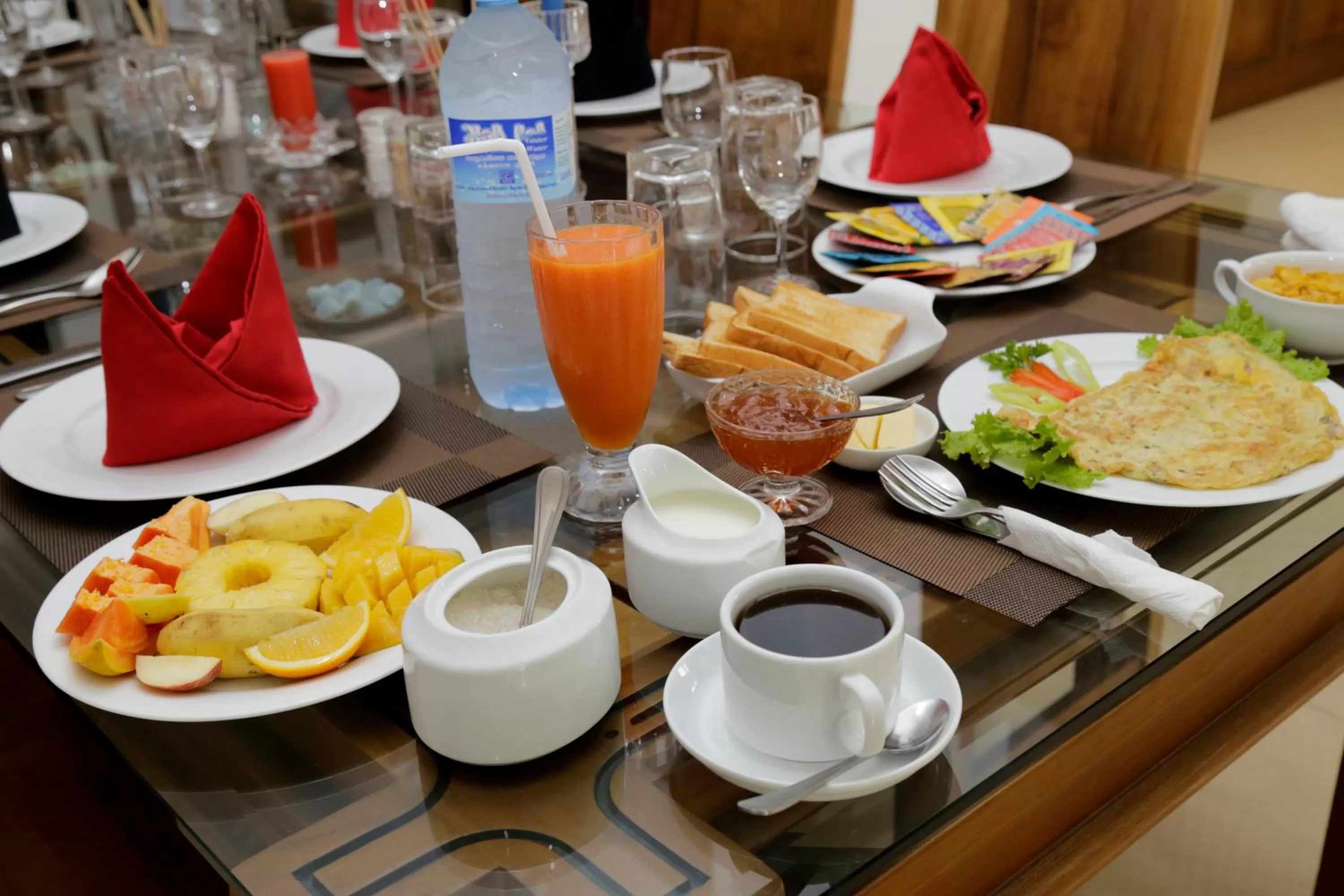 Food and drinks in Ronaka Airport Transit Hotel