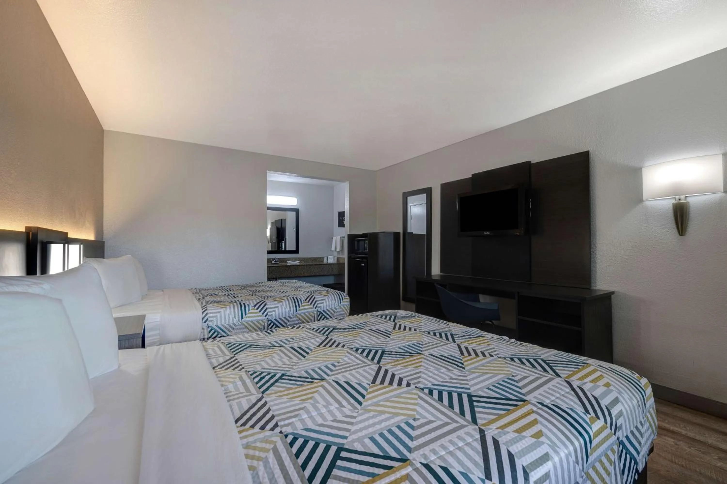 Photo of the whole room, Bed in Motel 6-Buttonwillow, CA Central