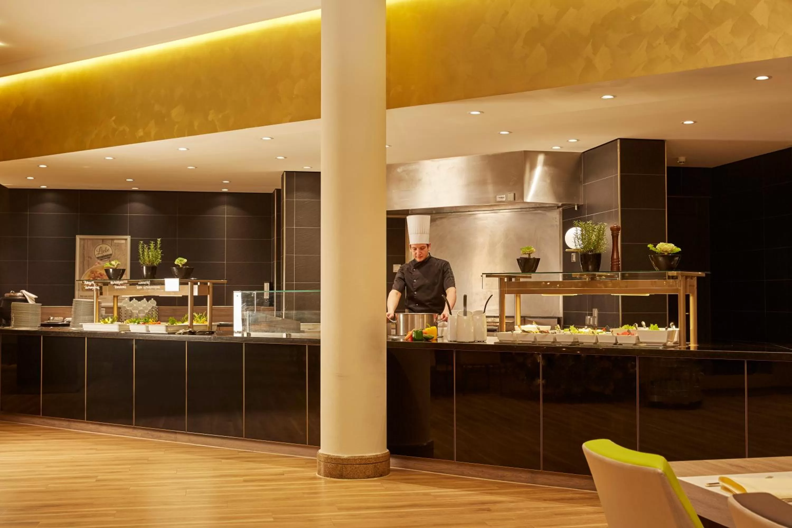 Restaurant/places to eat in H4 Hotel Hannover Messe, Trademark Collection by Wyndham