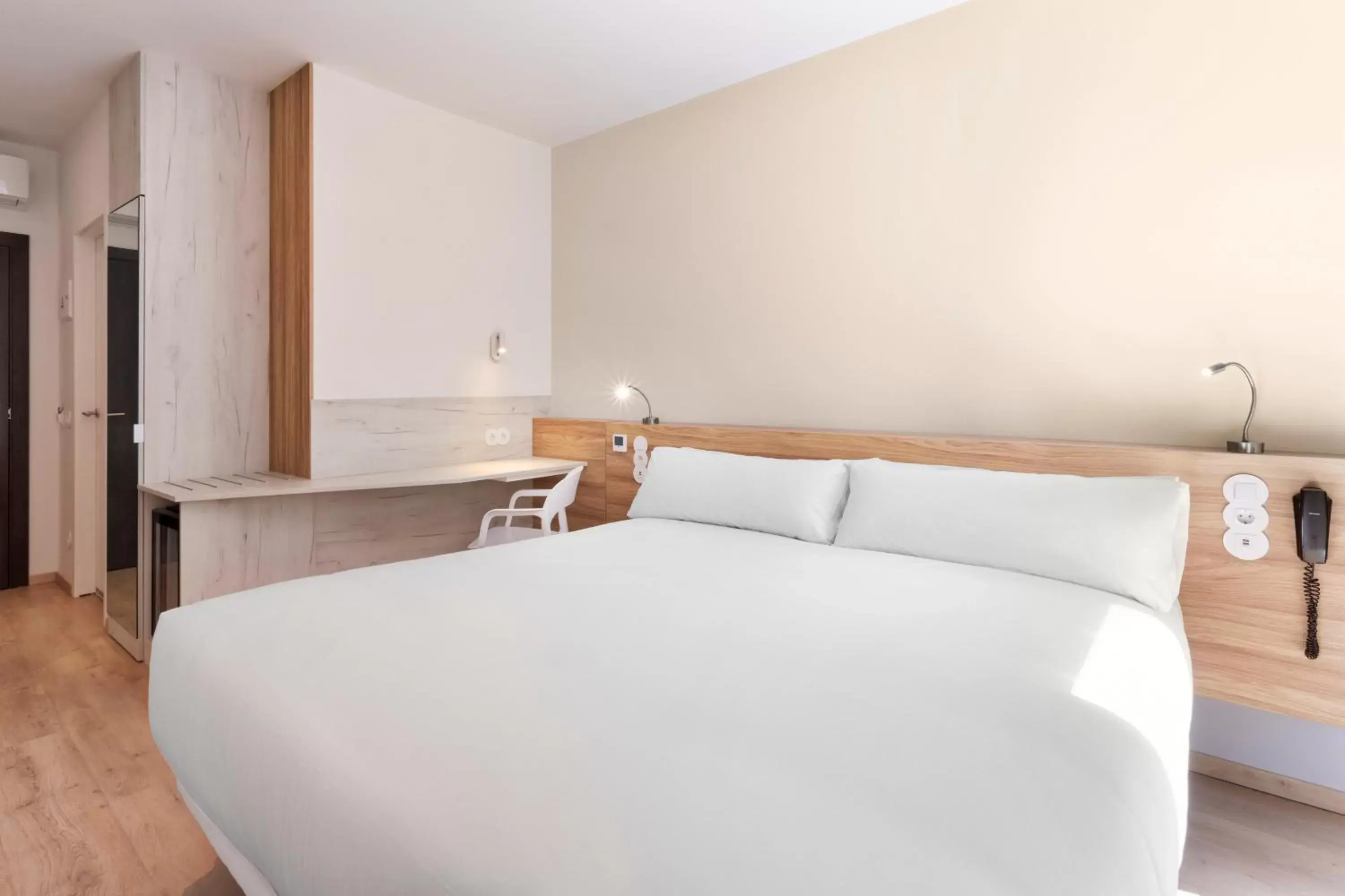 Double Room in B&B HOTEL Lisboa Montijo Double Room in B&B HOTEL Lisboa Montijo