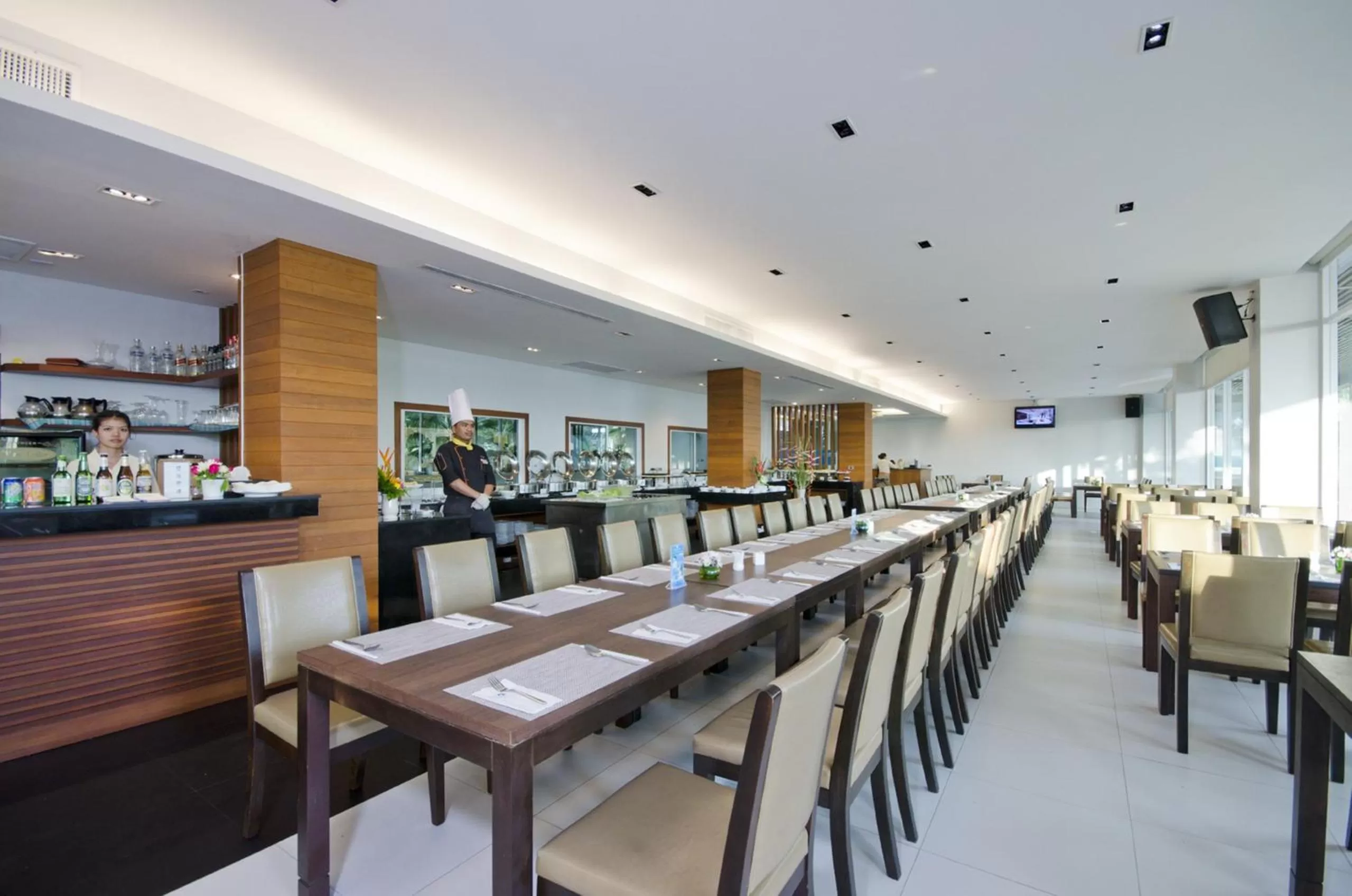 Restaurant/places to eat in Wyndham Sea Pearl Resort, Phuket