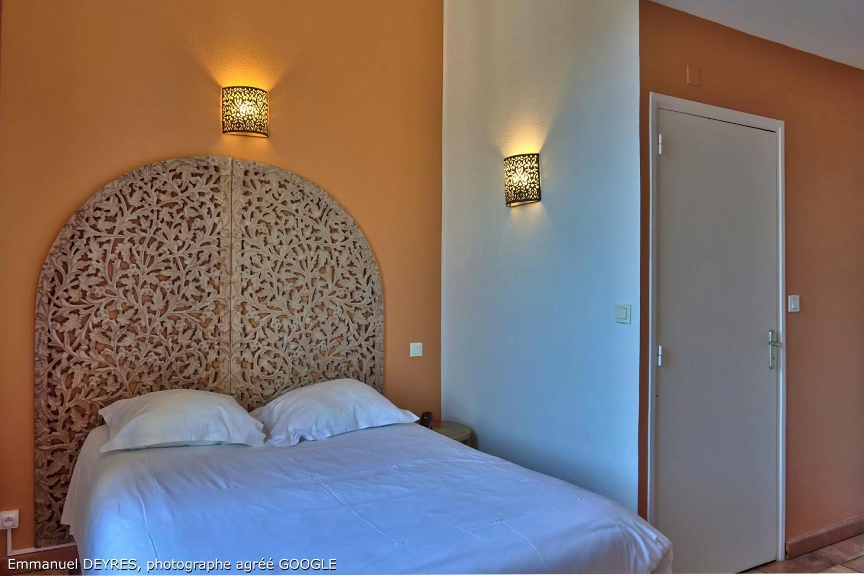 Bed in Hôtel de Bretagne - anciennement Queen Serenity Hotel