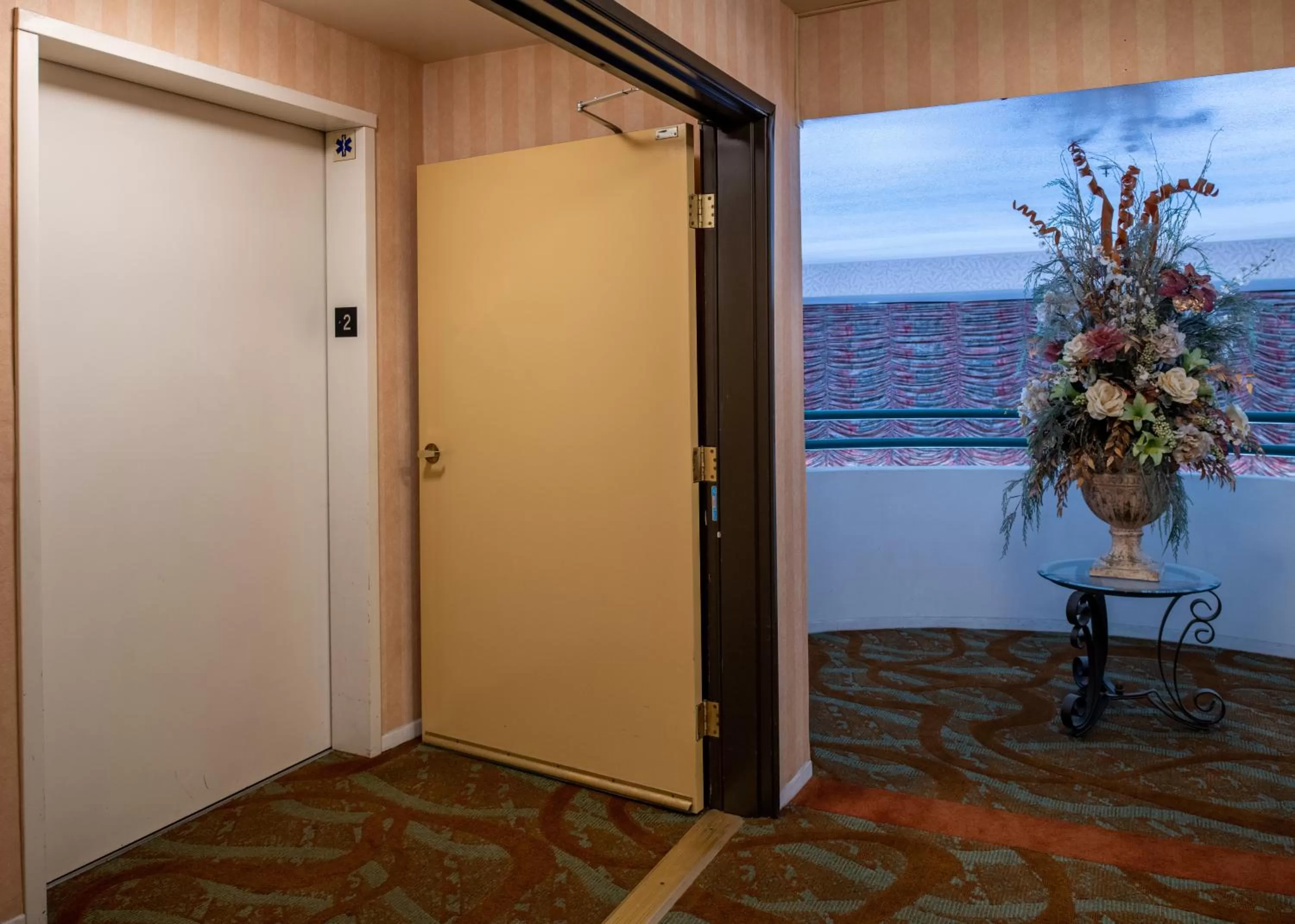 Property building in Glendale Hotel