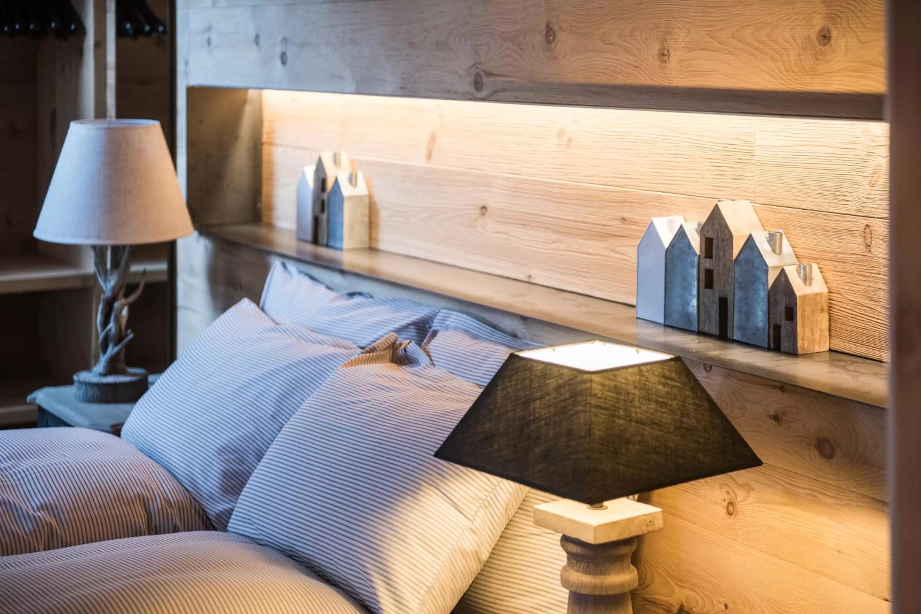 Decorative detail, Bed in La Genzianella Bormio