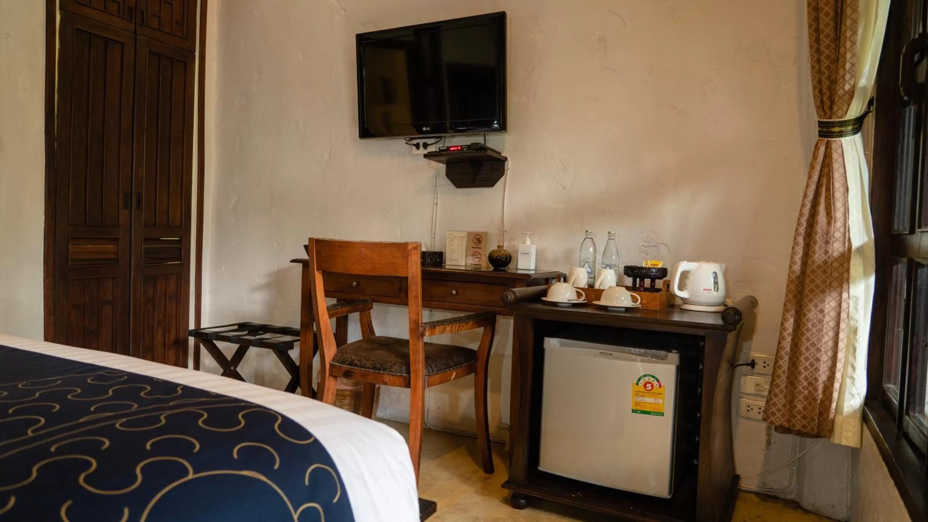 Photo of the whole room, TV/Entertainment Center in Cheva Gallery Boutique Hotel