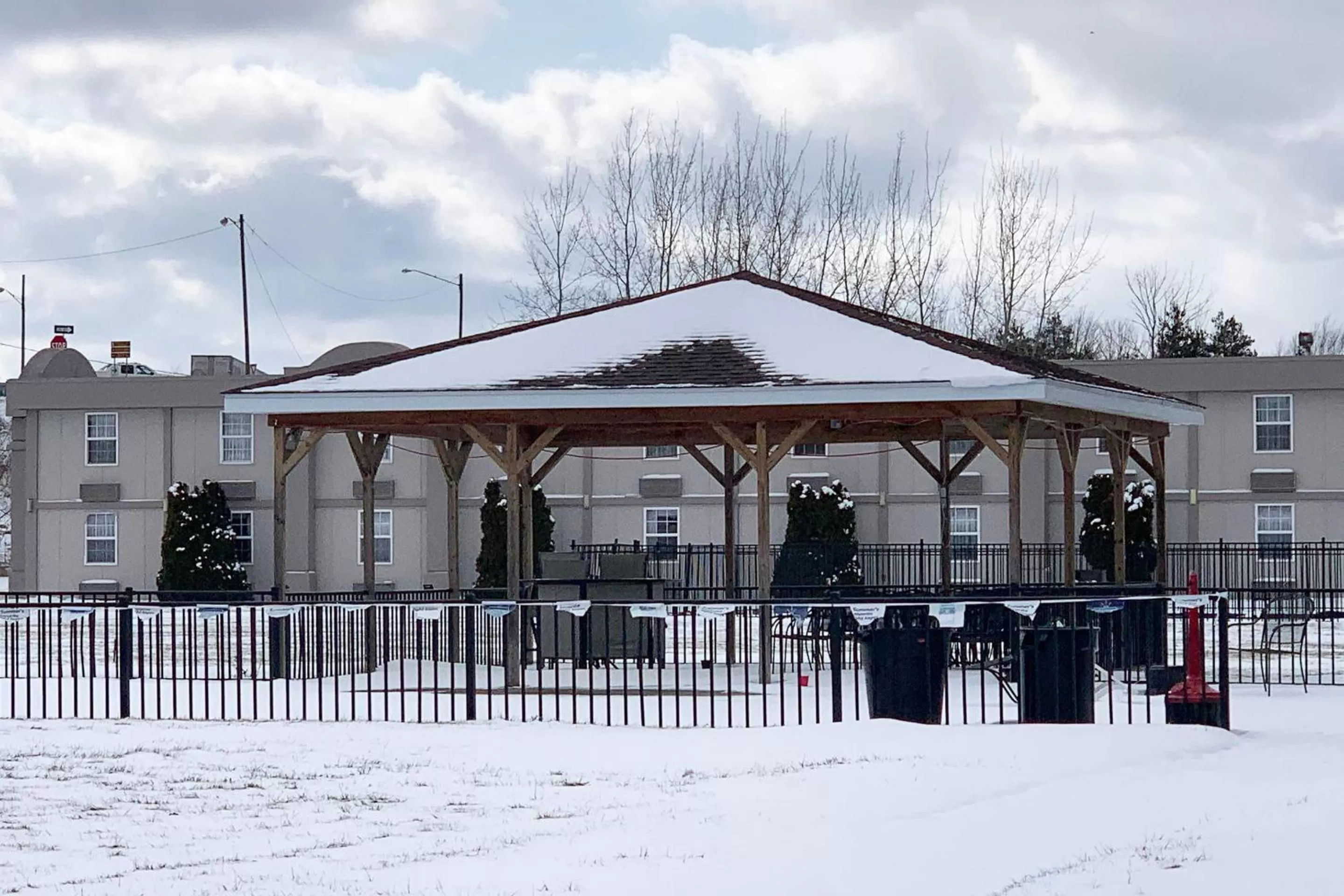 Facade/entrance in Days Inn by Wyndham Conneaut