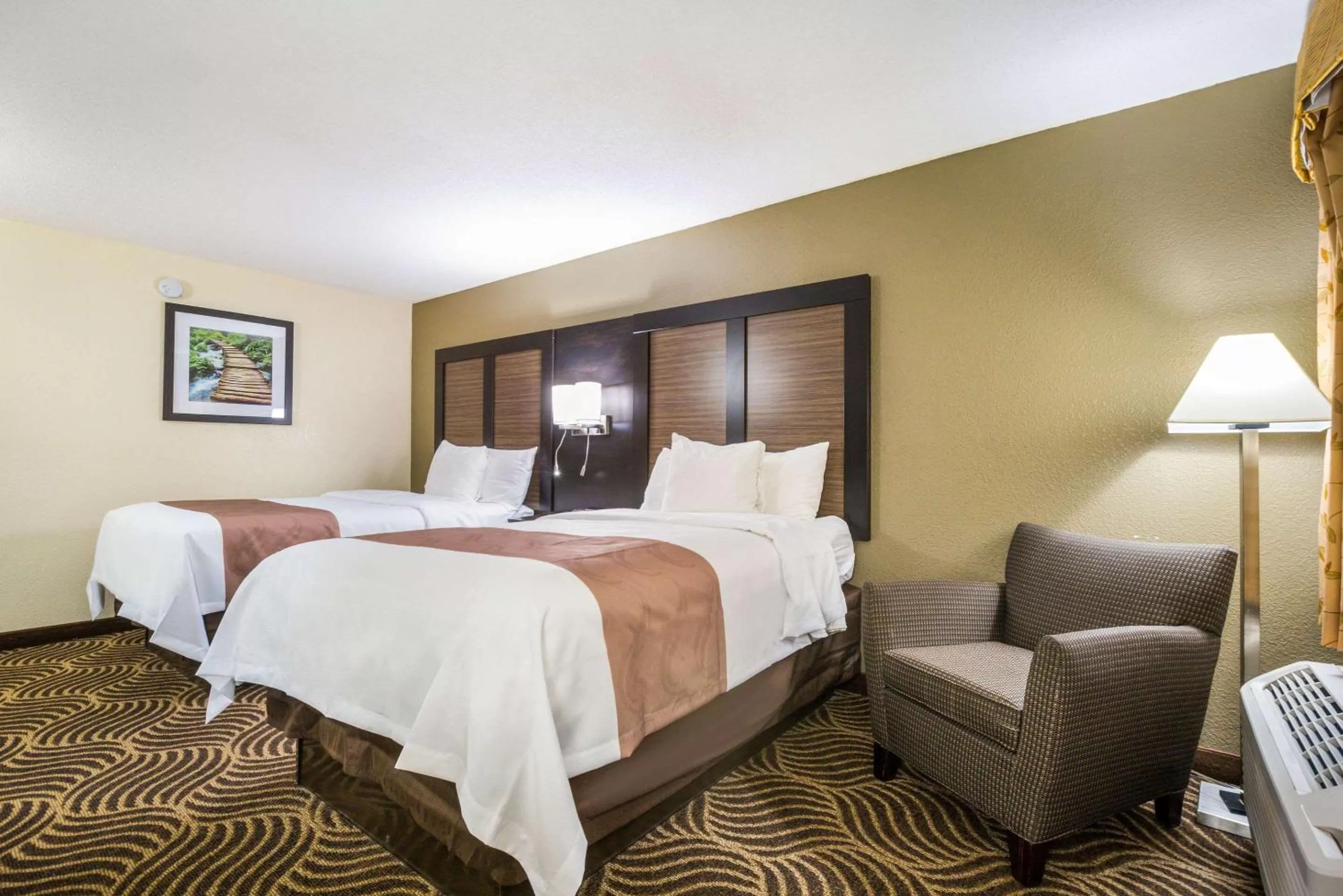 Photo of the whole room, Bed in Quality Inn & Suites Florence - Cincinnati South