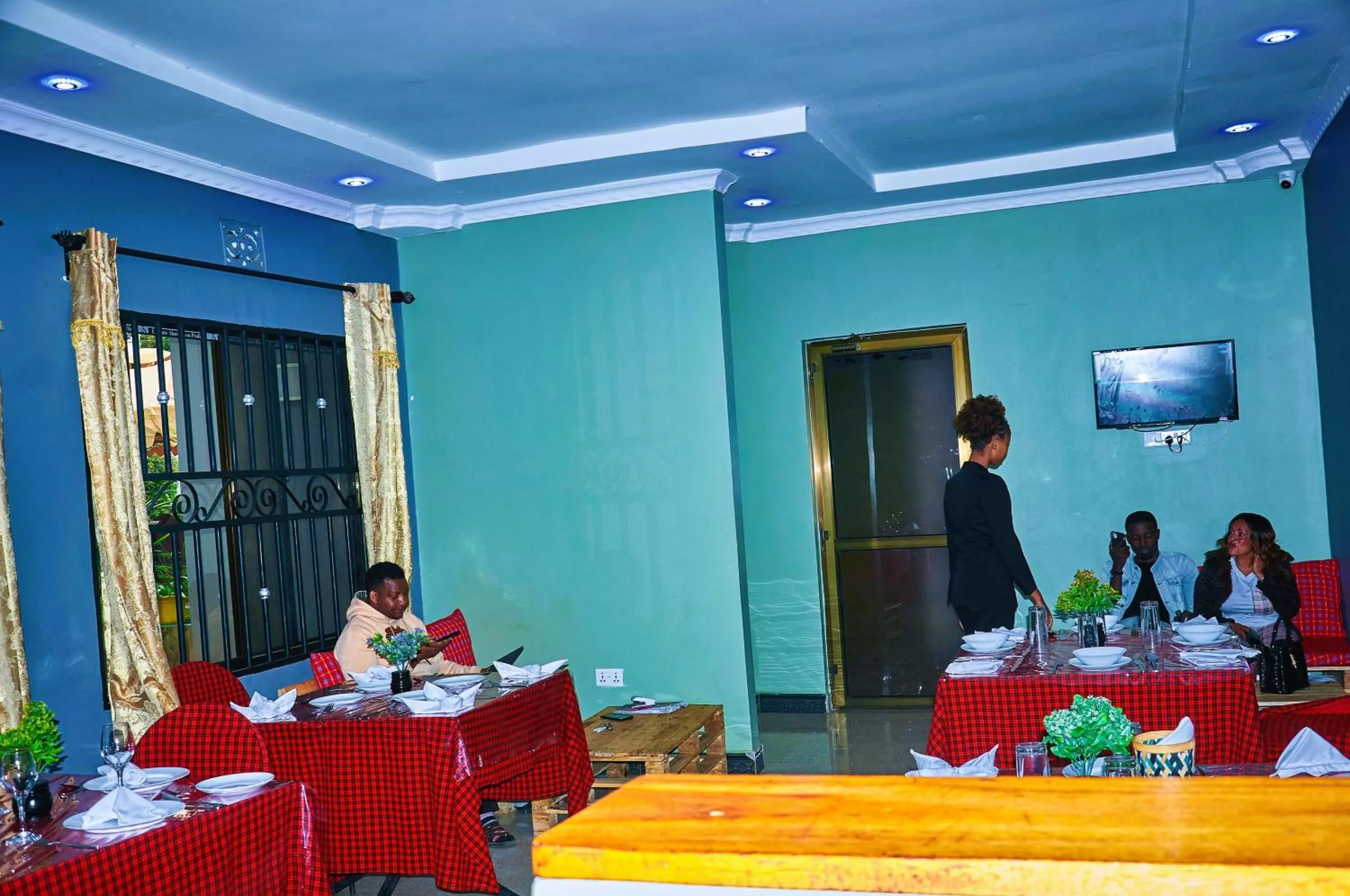 Restaurant/places to eat in Safari Park House