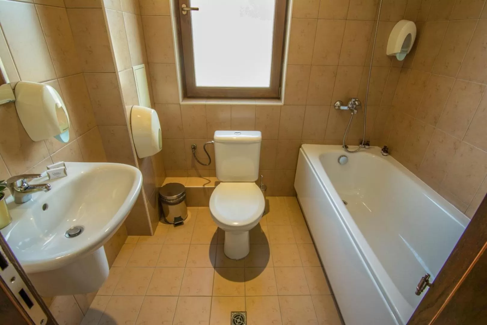 Shower, Bathroom in StayInn Banderitsa Apartments with kitchen & BBQ