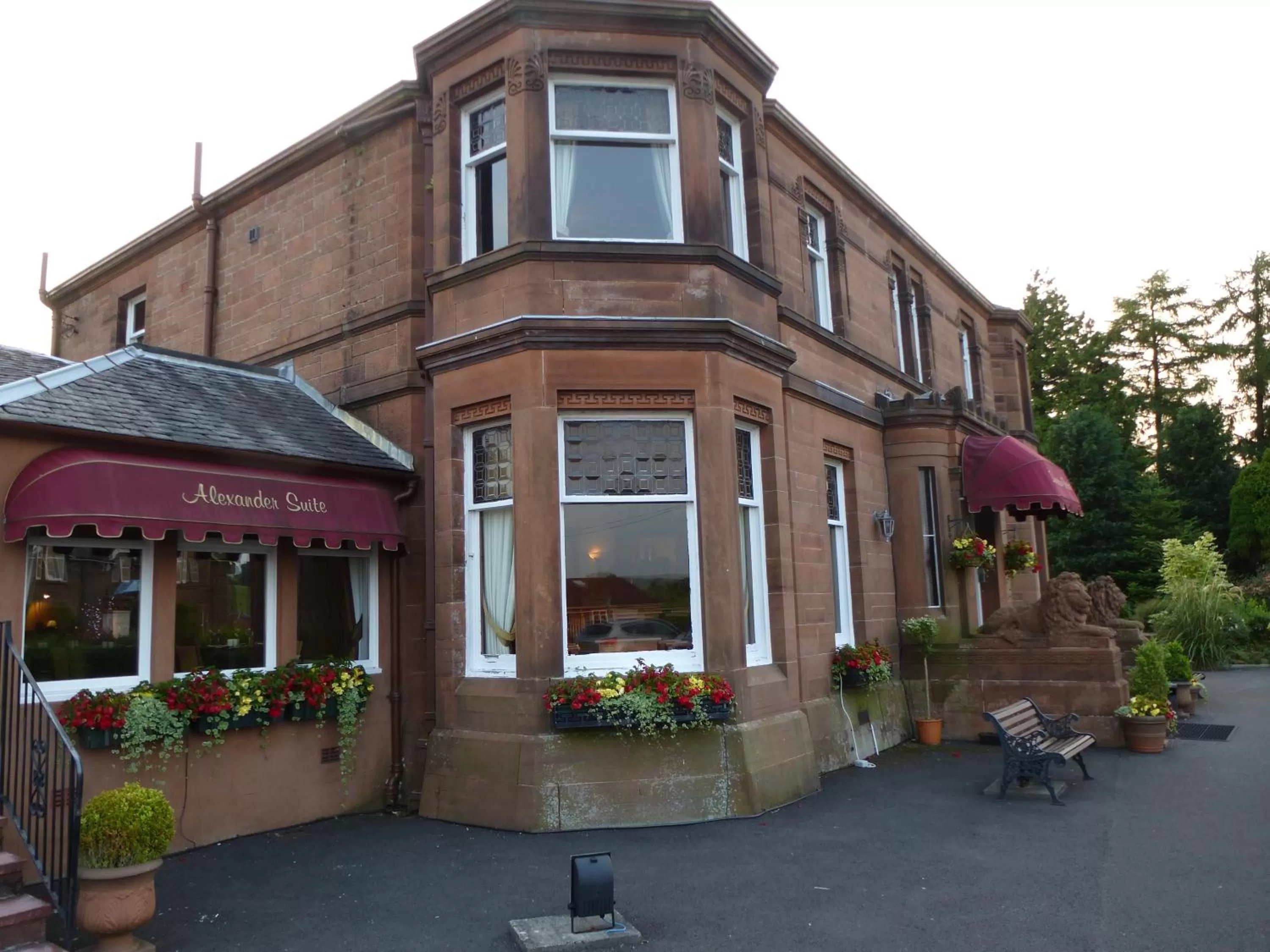 Facade/entrance in Somerton House Hotel