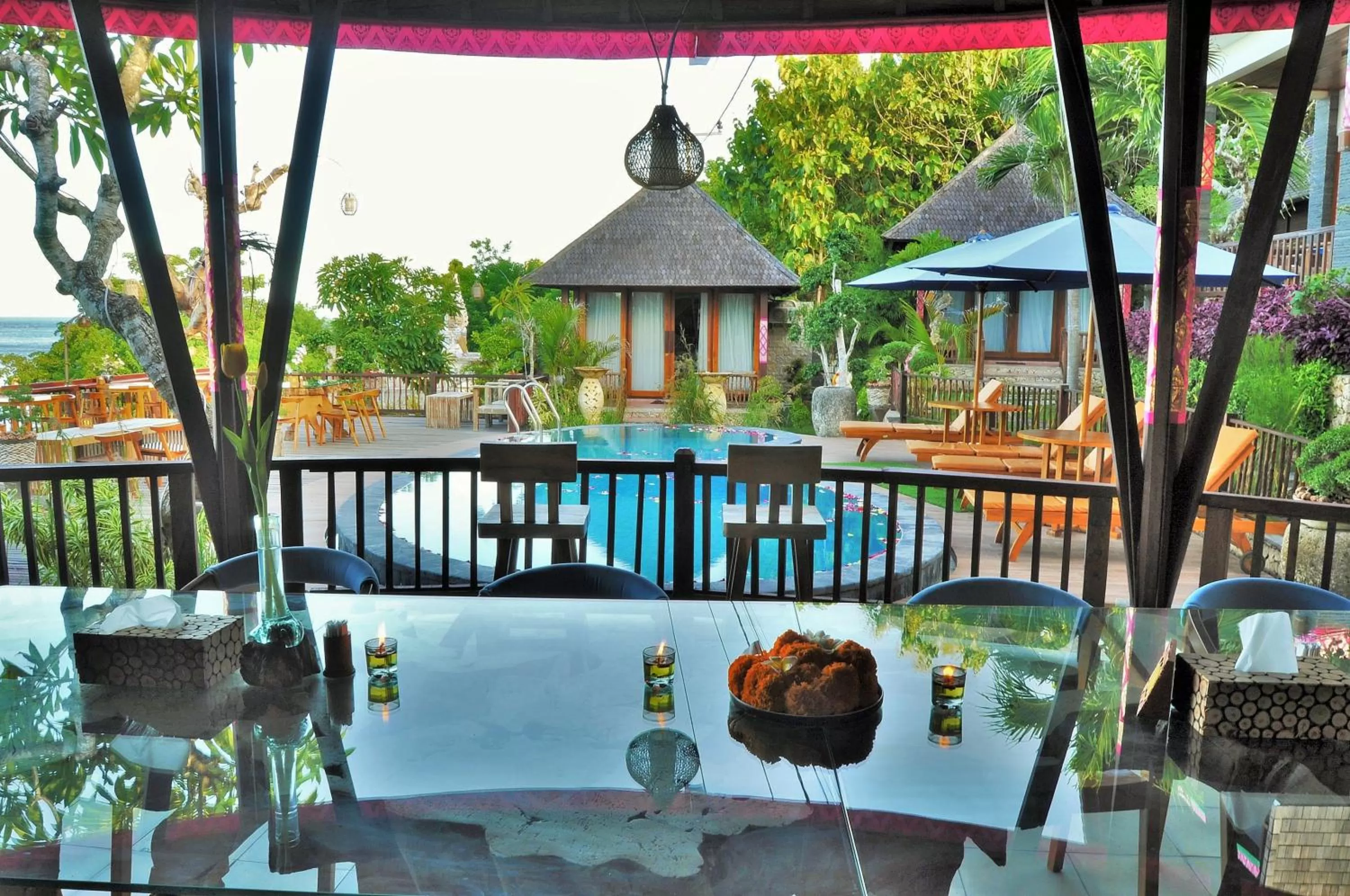 Library in Ocean Terrace Suite And Spa Luxury