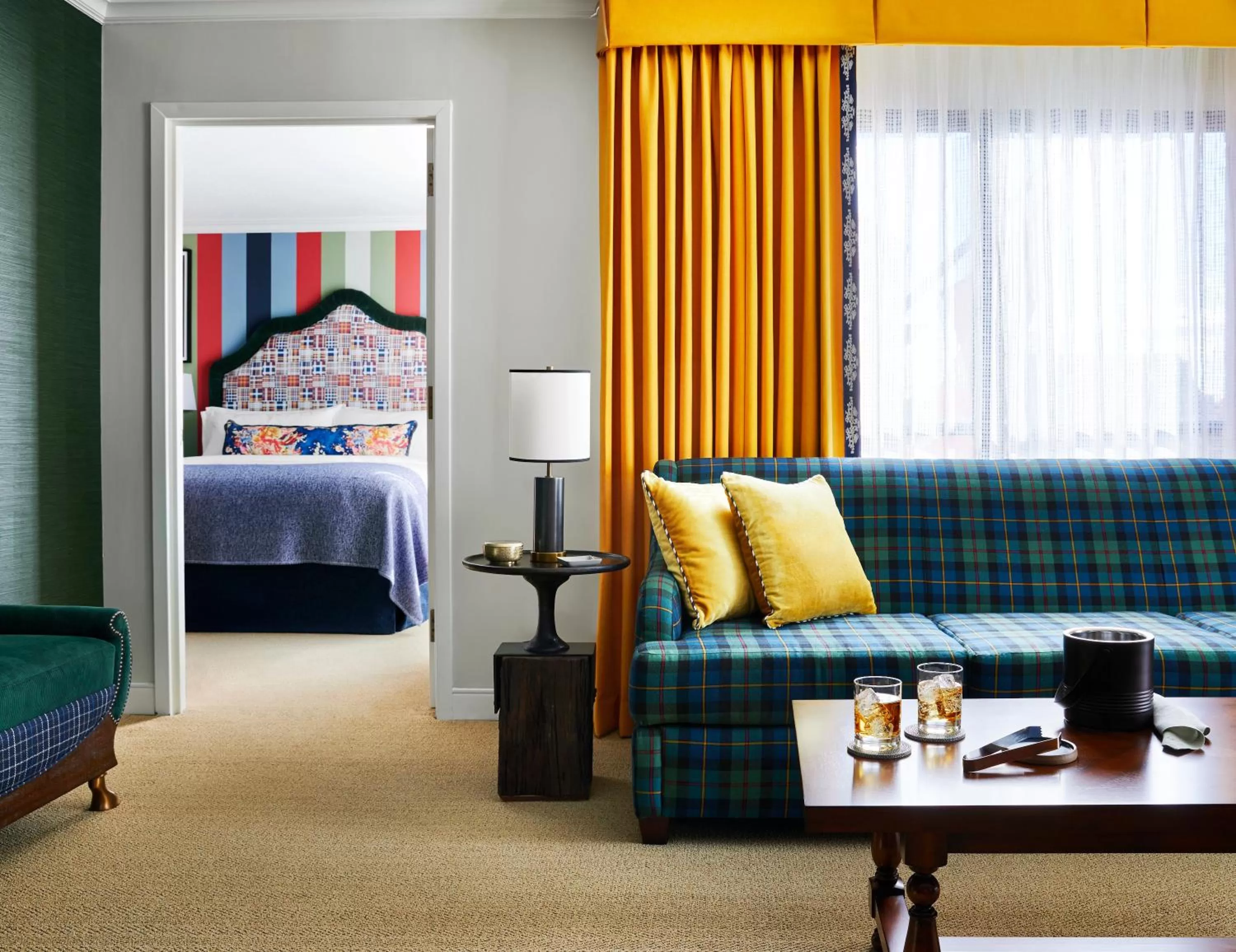 Living room, Bed in Graduate by Hilton Annapolis