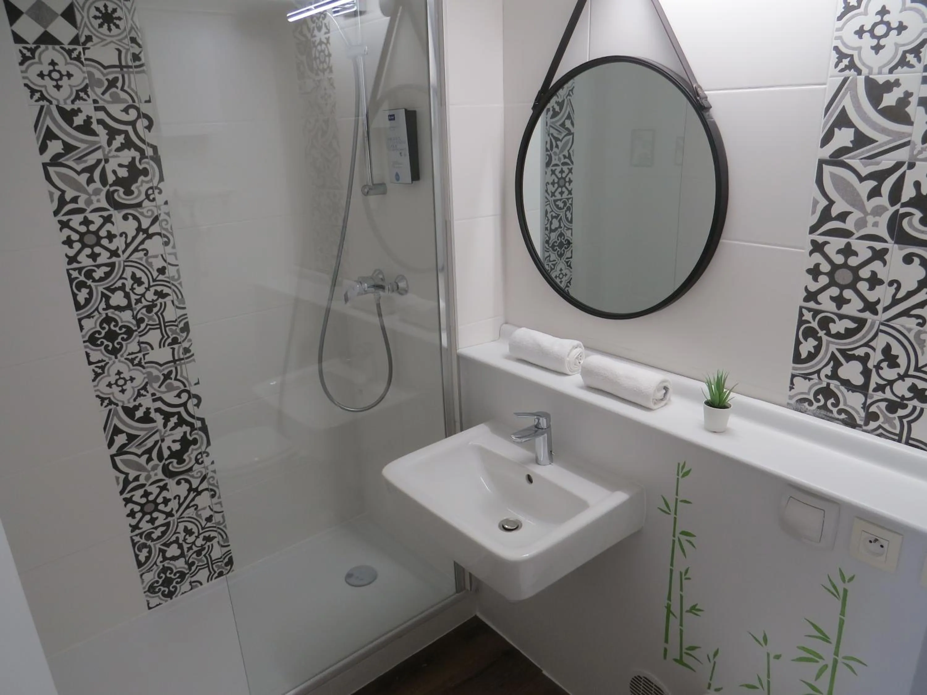 Bathroom in Hôtel Kyriad Cap Sud