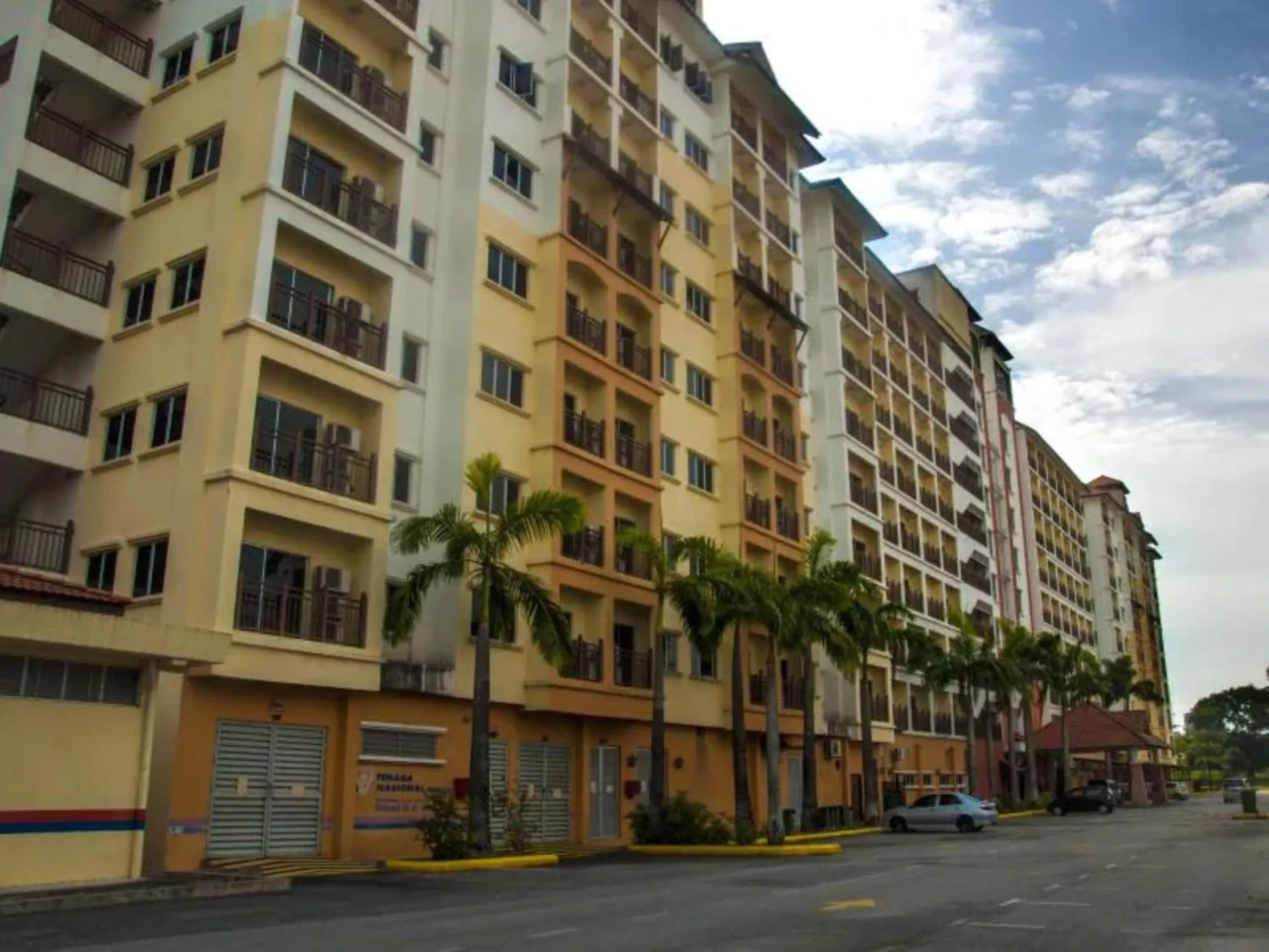 Facade/entrance, Property Building in OYO HOME 90301 Suria Service Apartments Bukit Merak Laketown Resort