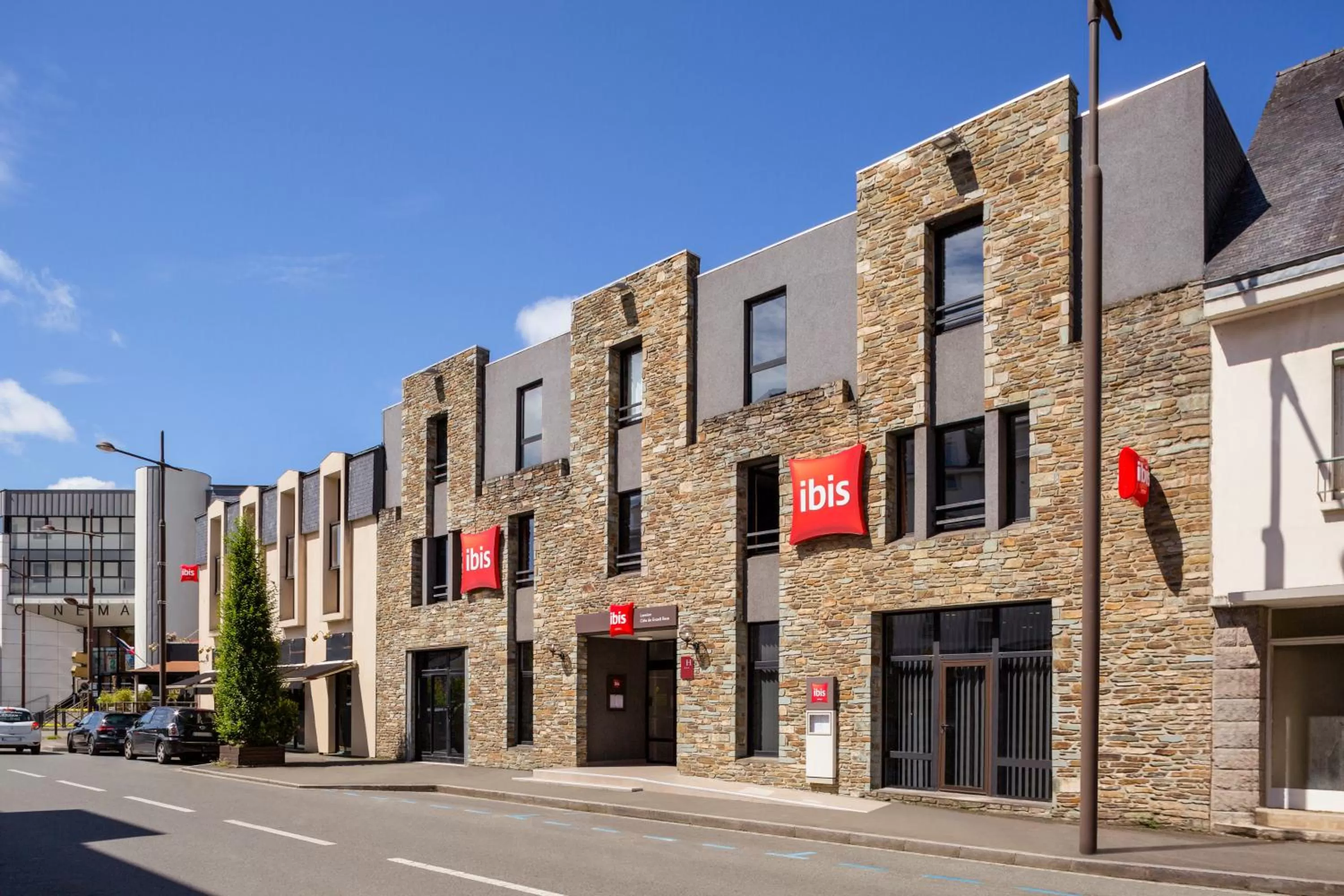 Facade/entrance in ibis Lannion