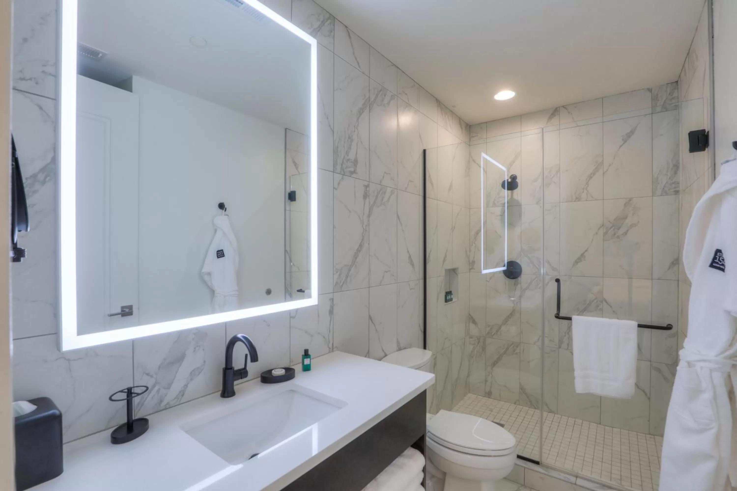 Toilet in Studio 154 Hotel