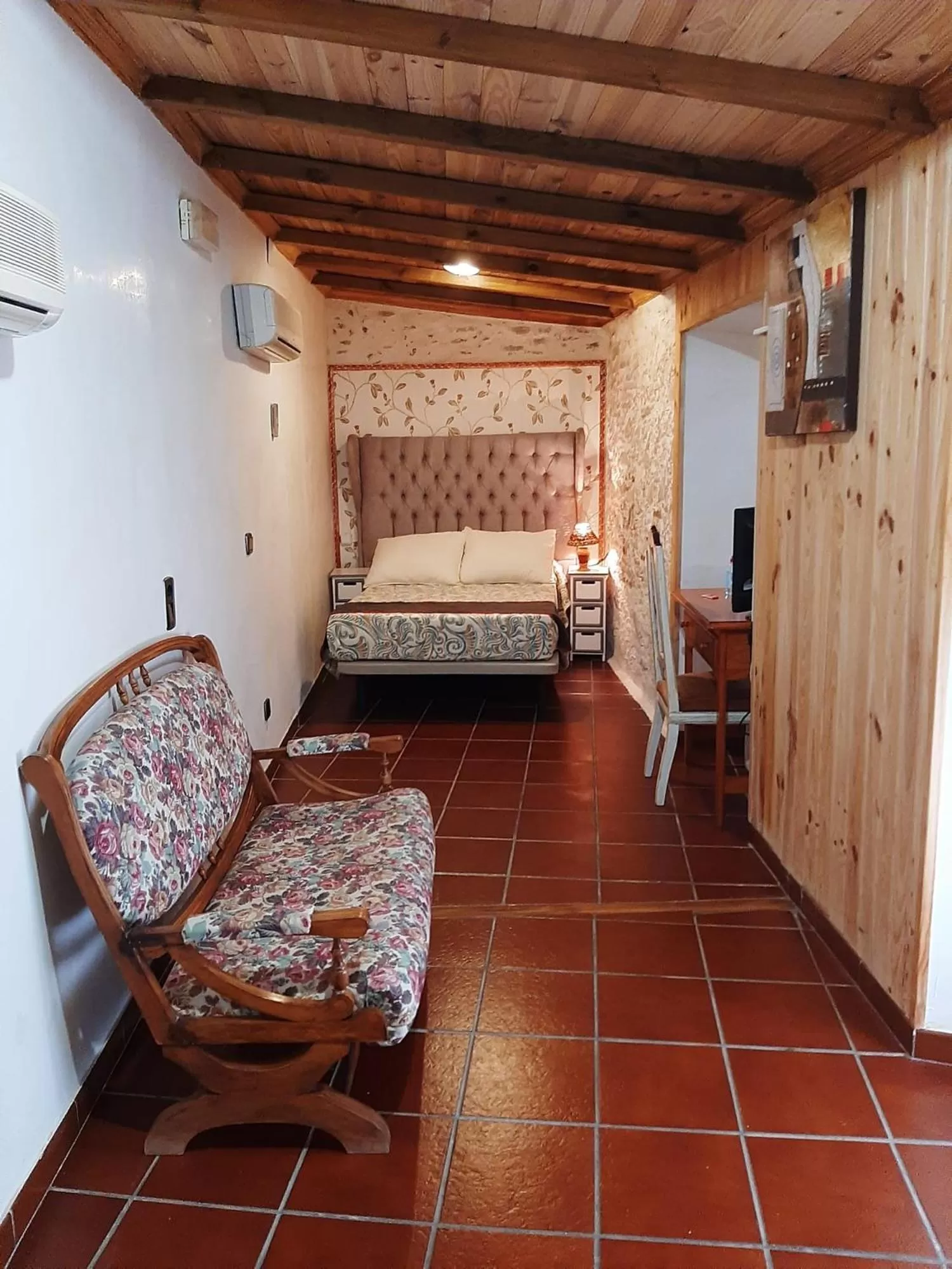 Bed in Hotel Las Palmeras by Vivere Stays