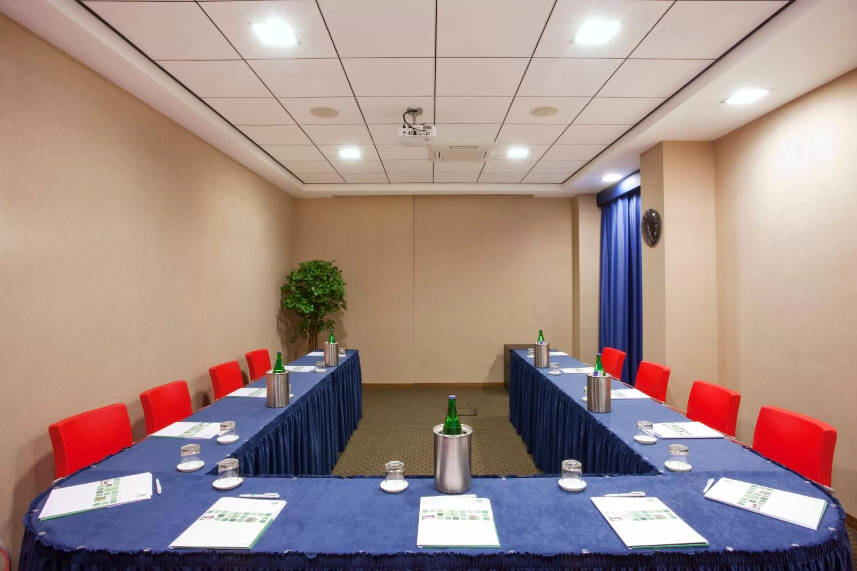 Meeting/conference room in Holiday Inn Salerno-Cava De' Tirreni by IHG