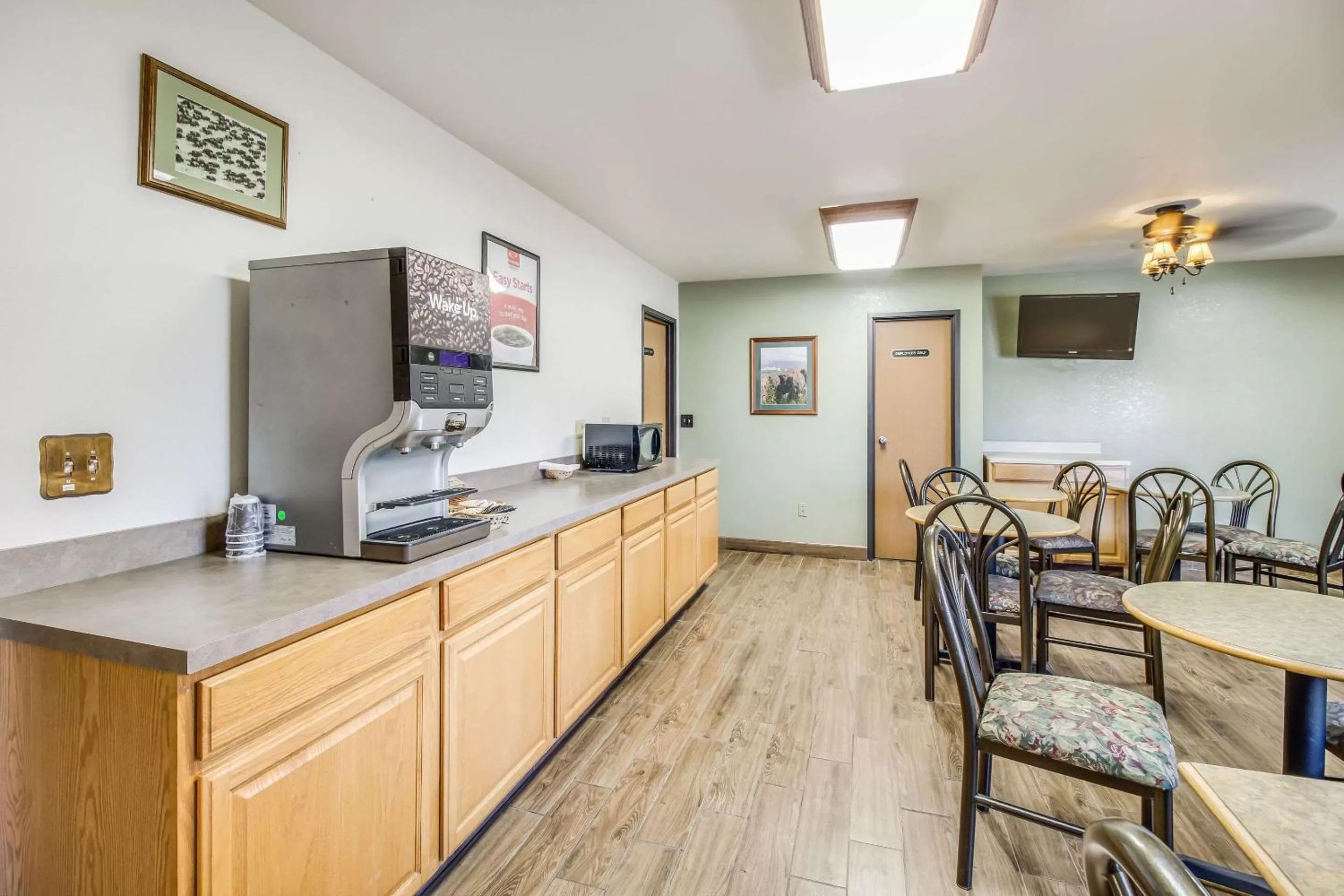 Restaurant/places to eat in Econo Lodge, Downtown Custer Near Custer State Park and Mt Rushmore