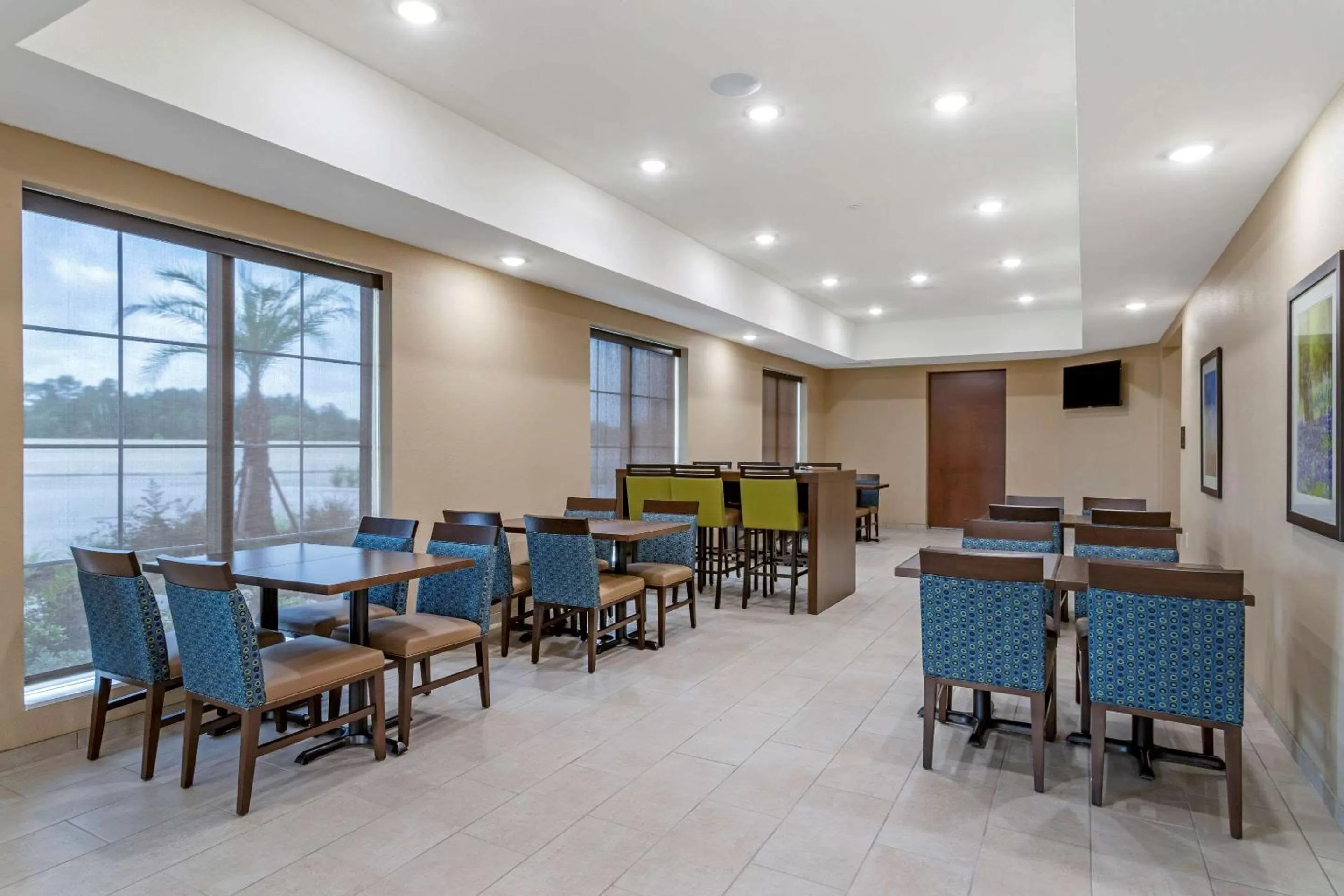 Restaurant/places to eat in Comfort Inn & Suites Waller