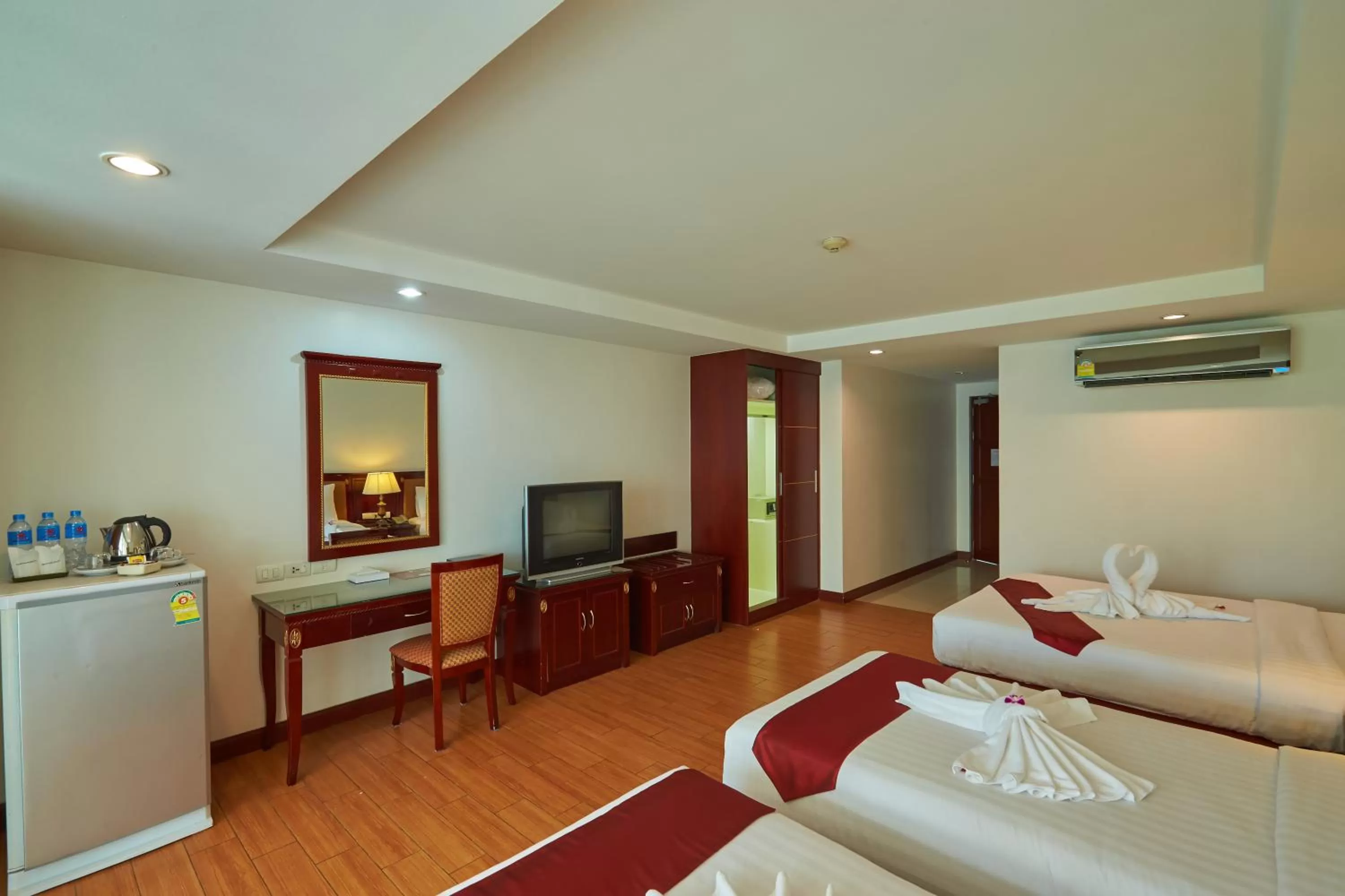 TV and multimedia, Bed in Nana Hiso Hotel