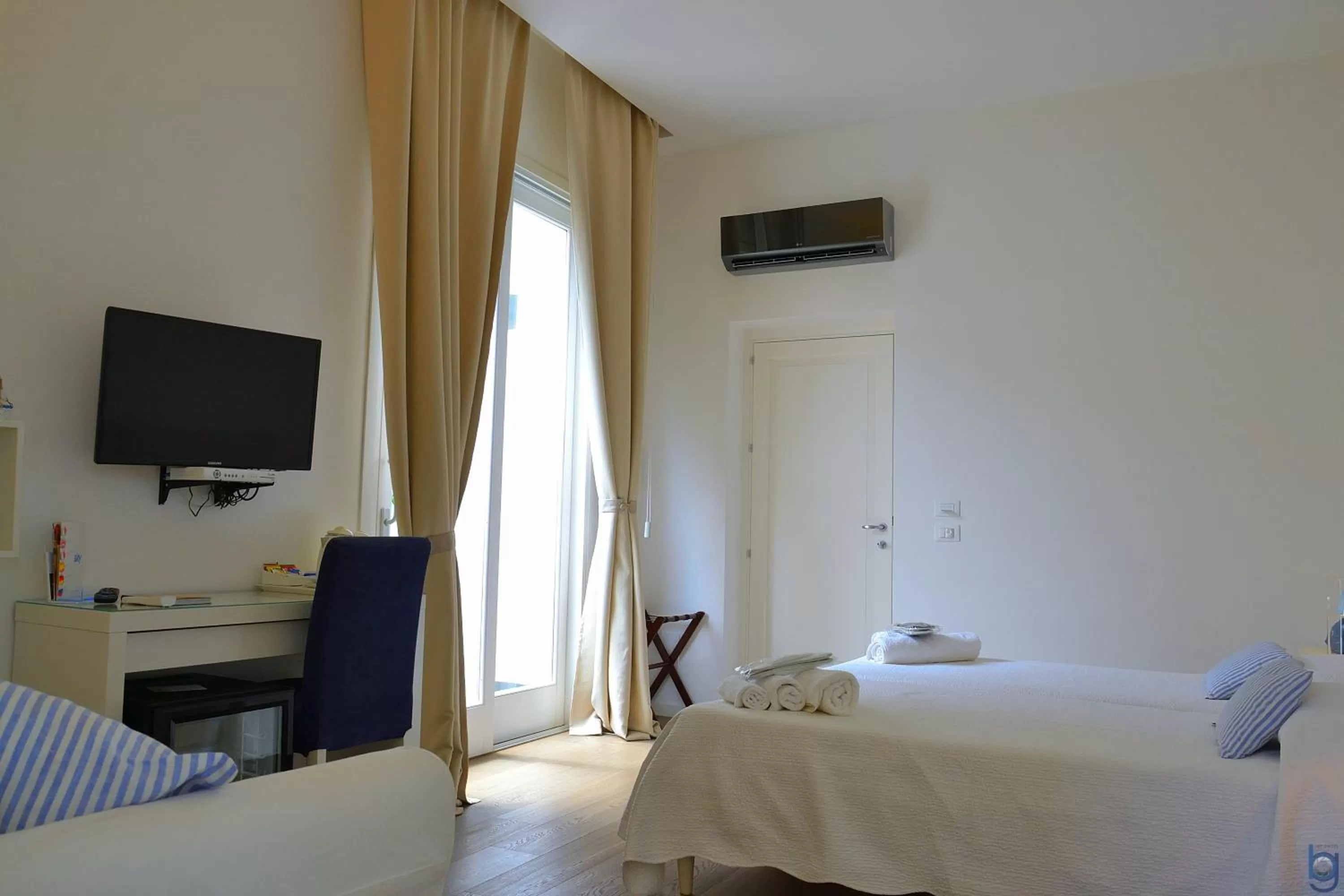 Photo of the whole room, Bed in B&b Mondello Resort