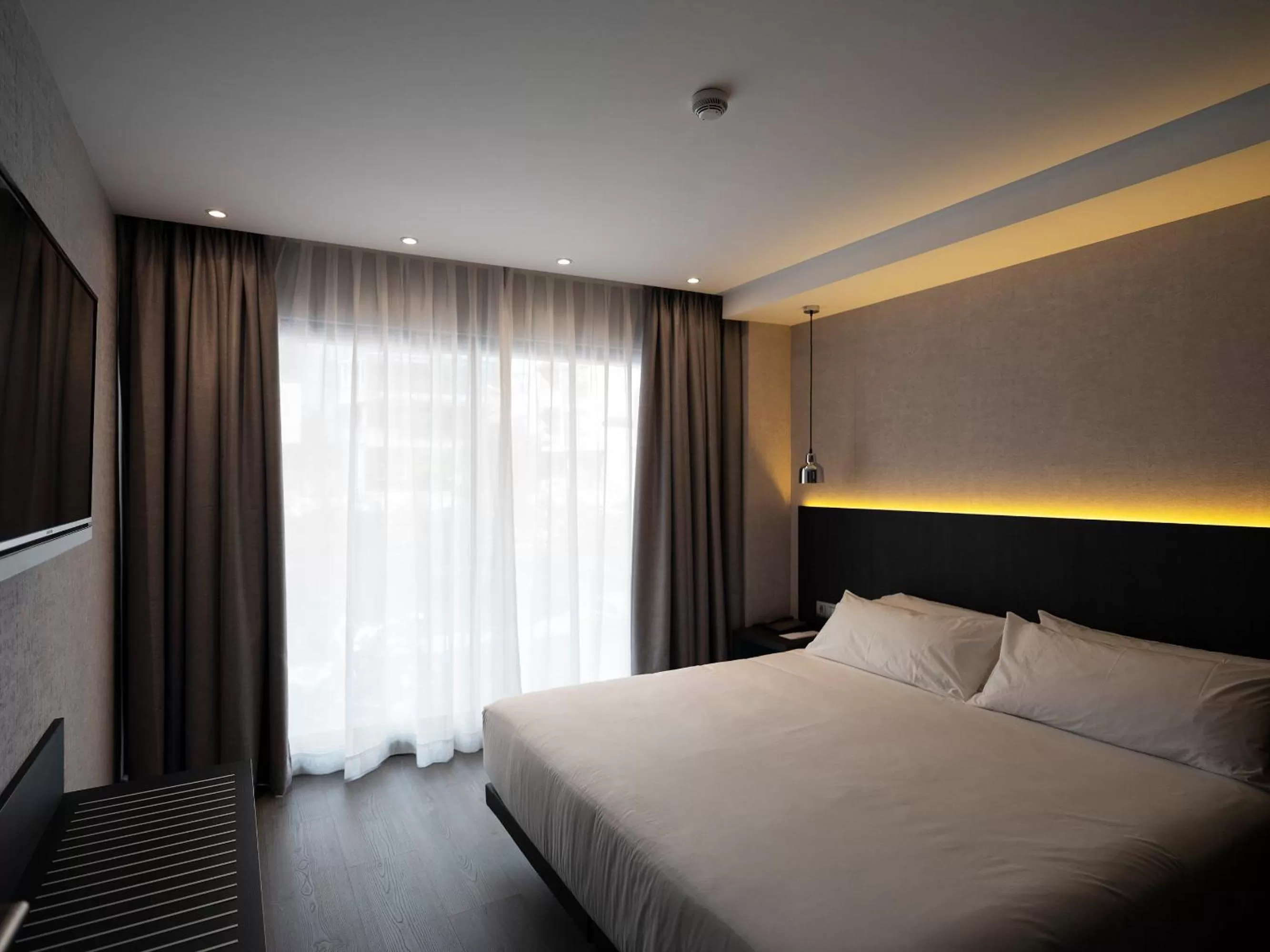 Bed in HG City Suites Barcelona