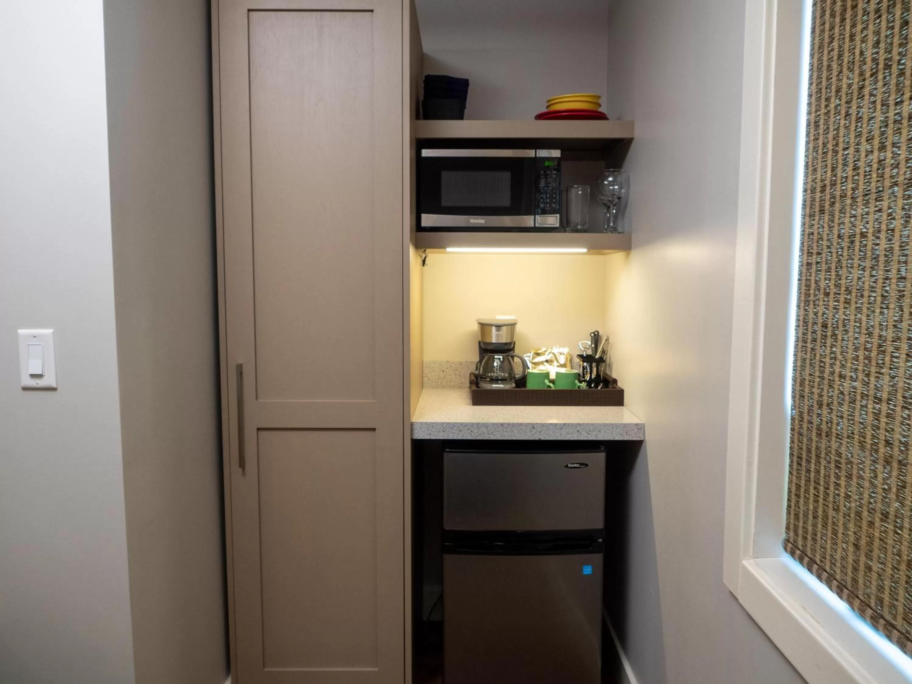 Kitchen or kitchenette in Larsmont Cottages