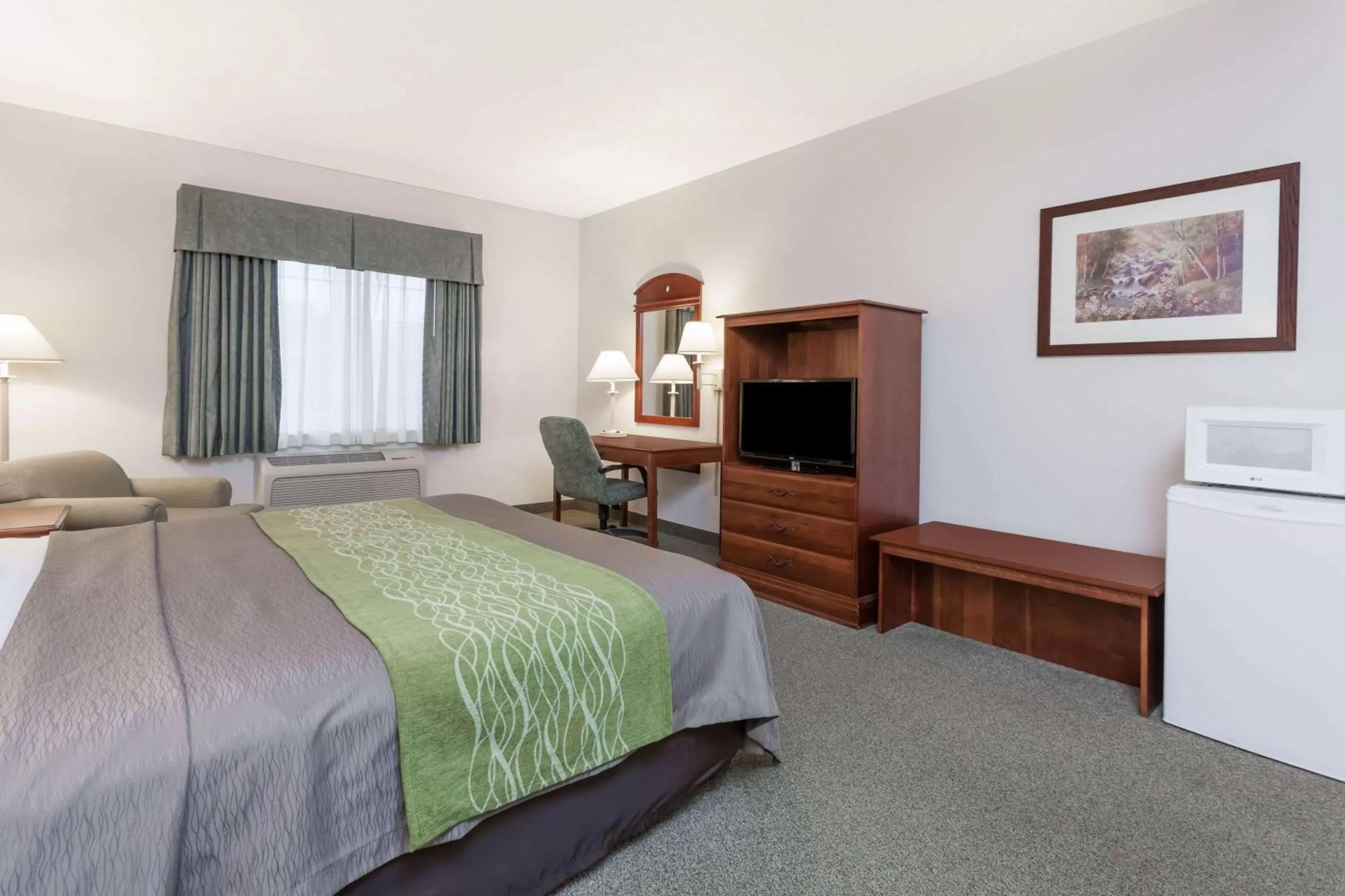 Photo of the whole room, Bed in Days Inn by Wyndham Pentwater