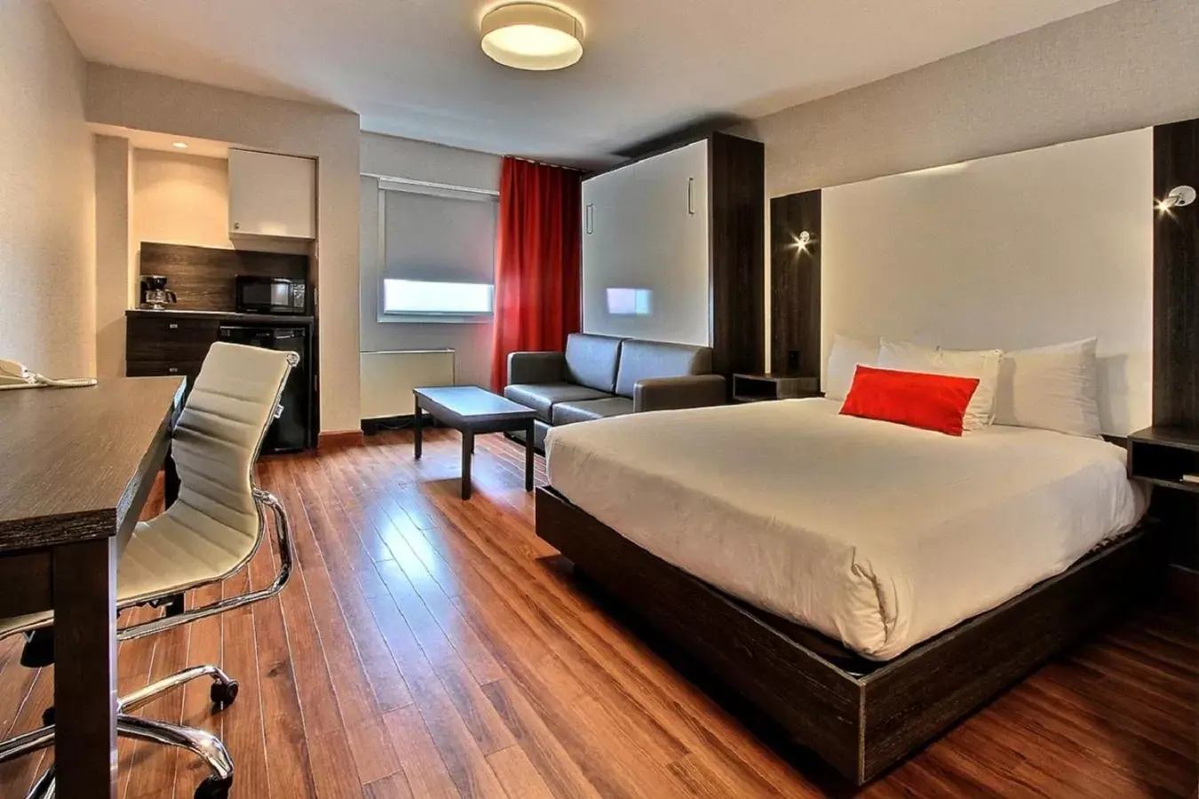 Queen Room with Murphy Bed in Hotel Classique Queen Room with Murphy Bed in Hotel Classique