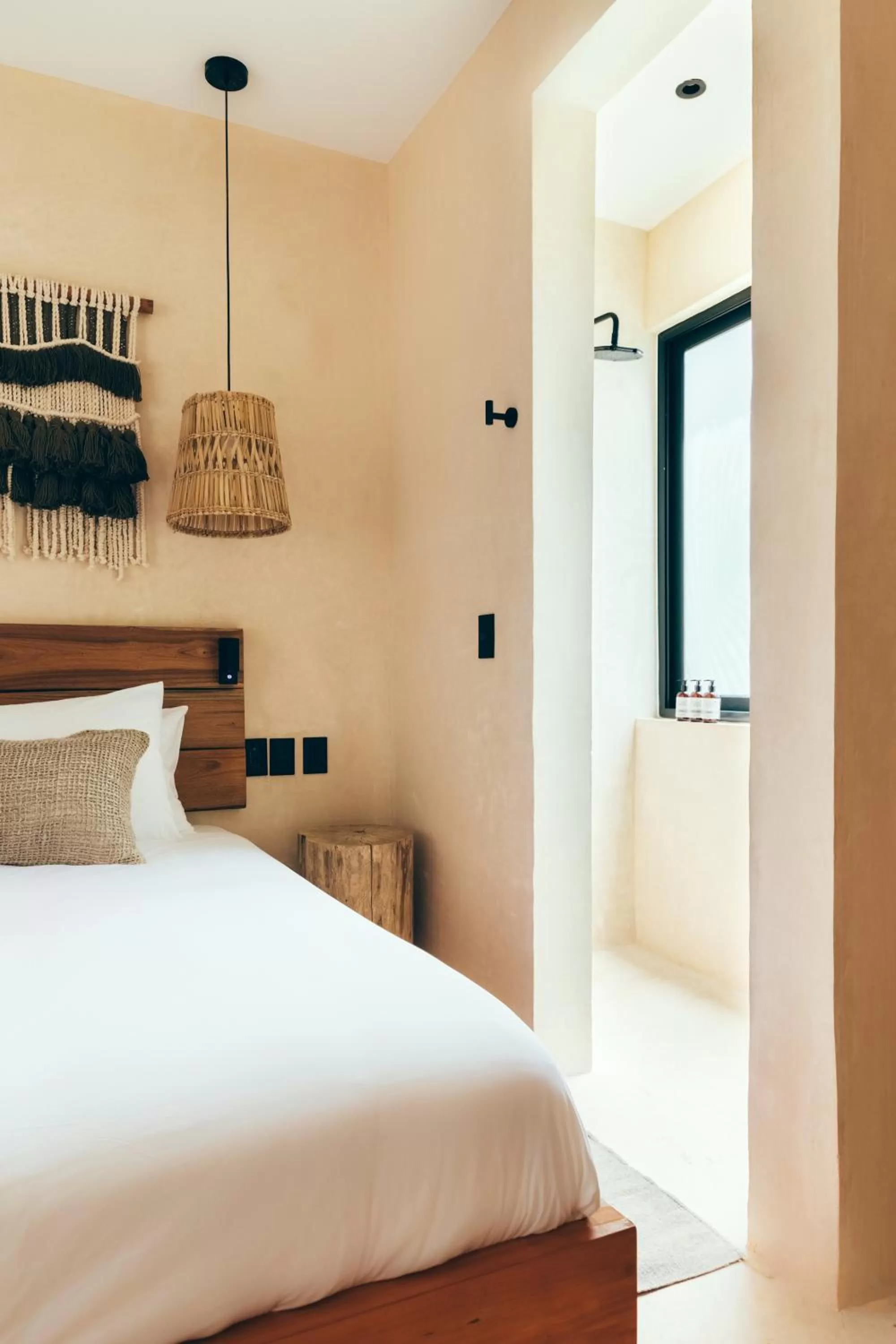 Shower, Bed in Cucu Hotel El Cuyo