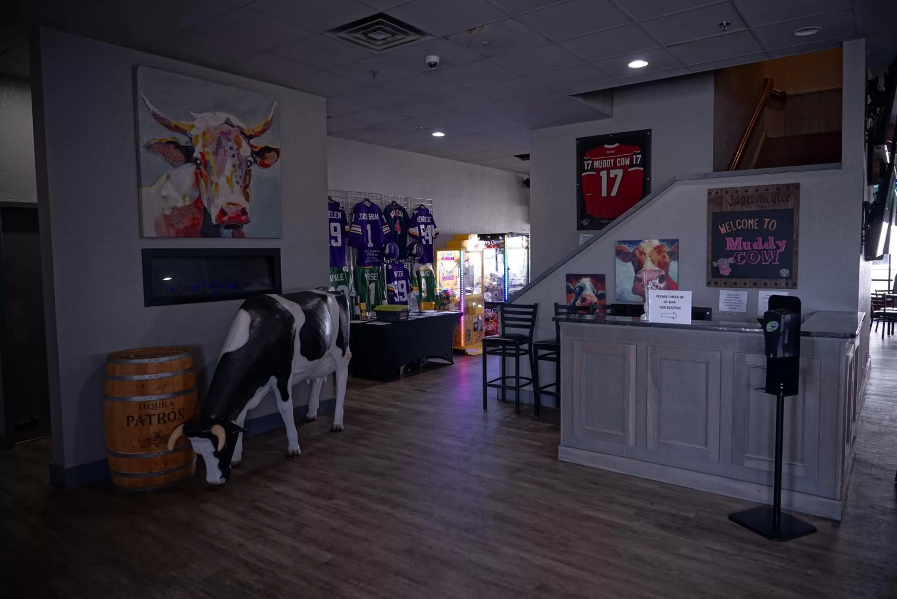 Lounge or bar in Baymont by Wyndham Shakopee