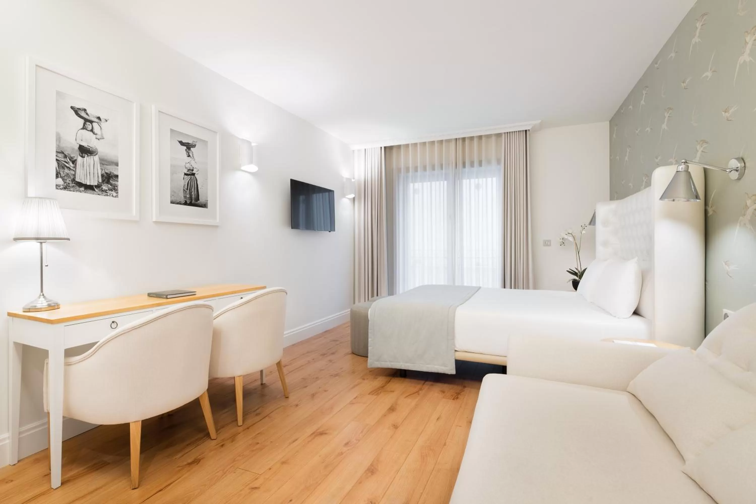 Photo of the whole room, Bed in Eurostars Porto Douro