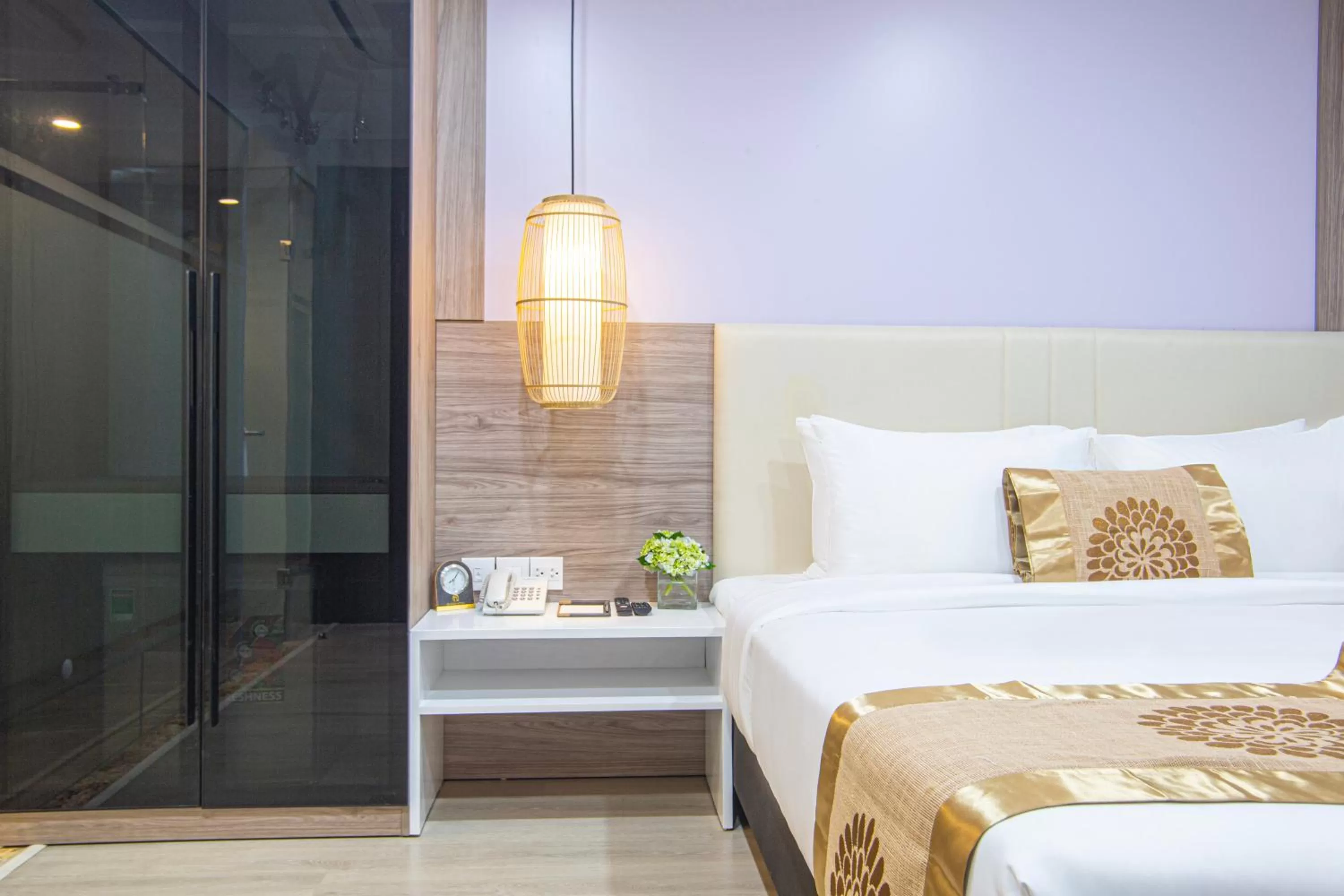 Bed in Bridge Lakeside Room For Rent Hanoi