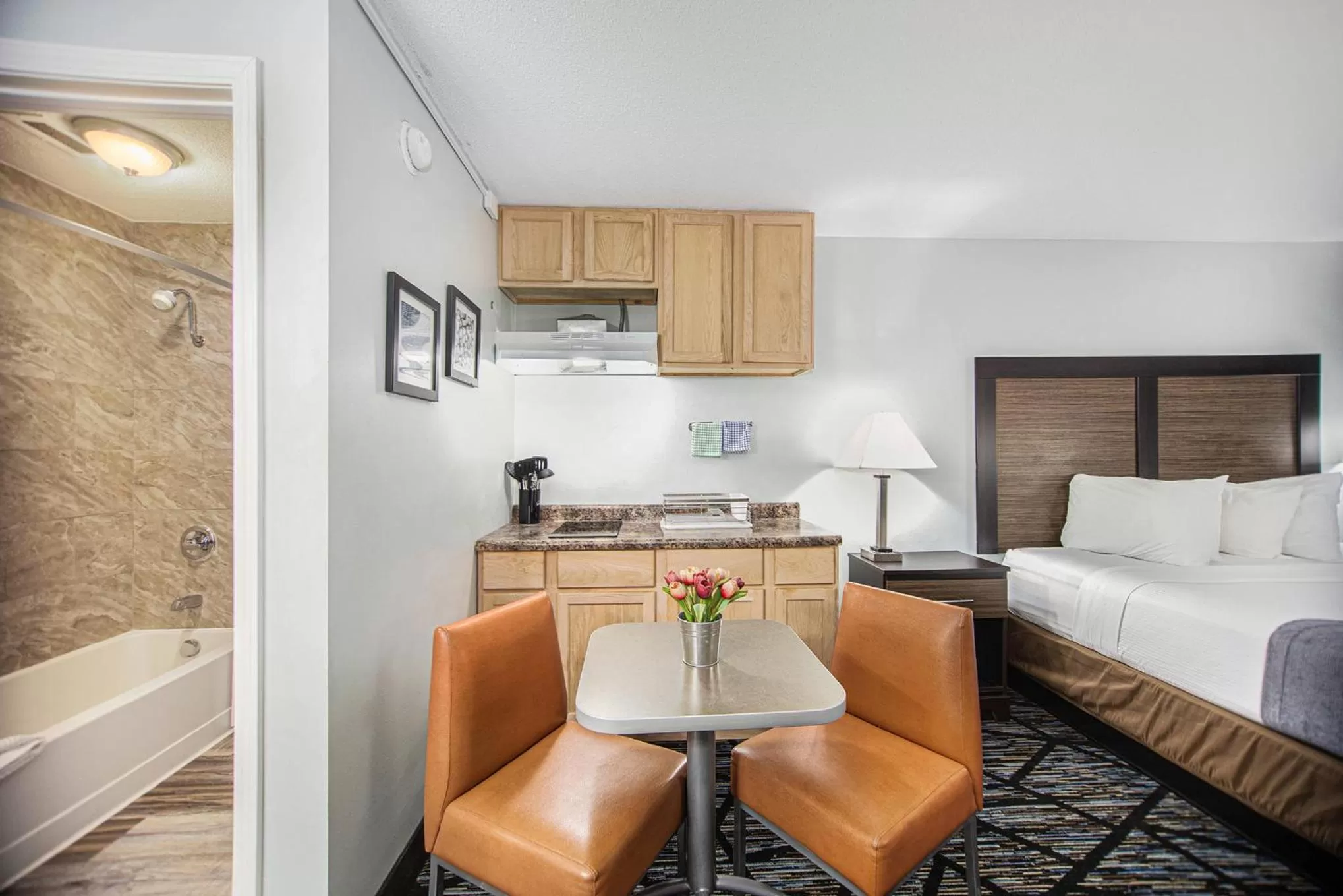 Photo of the whole room, Bed in Baymont by Wyndham Grand Haven