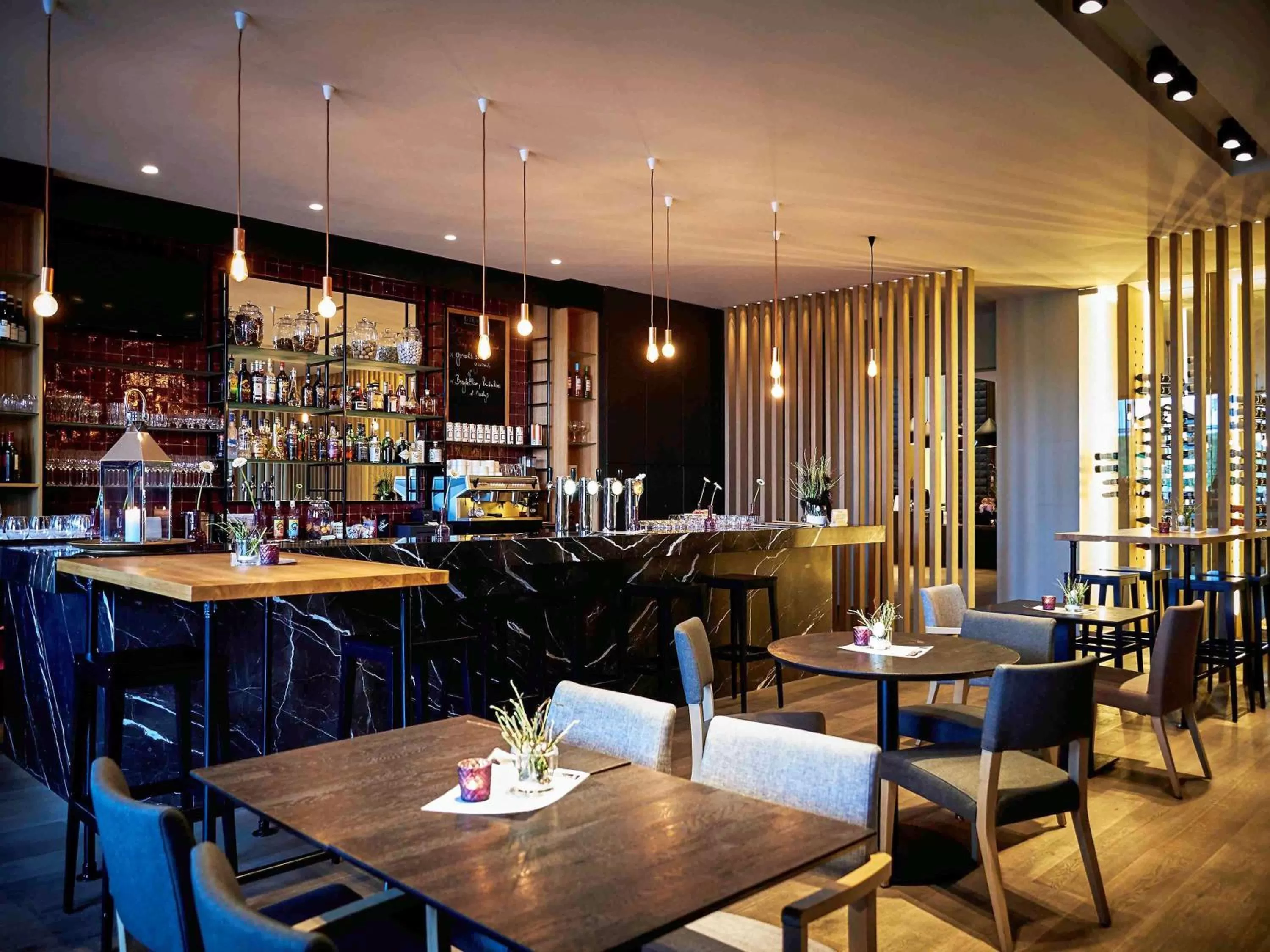 Lounge or bar in Mercure Roeselare