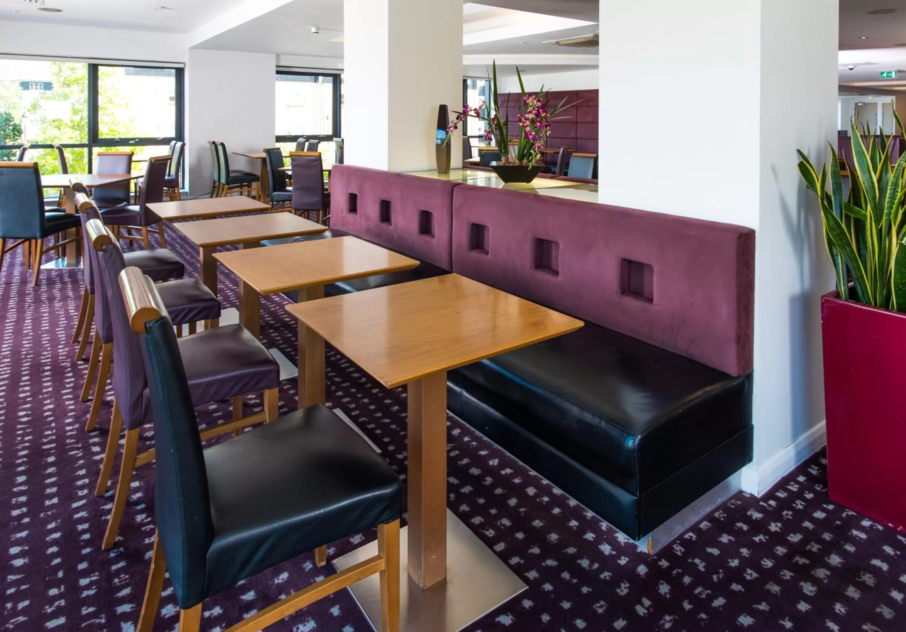 Restaurant/places to eat in Holiday Inn Express Hemel Hempstead by IHG