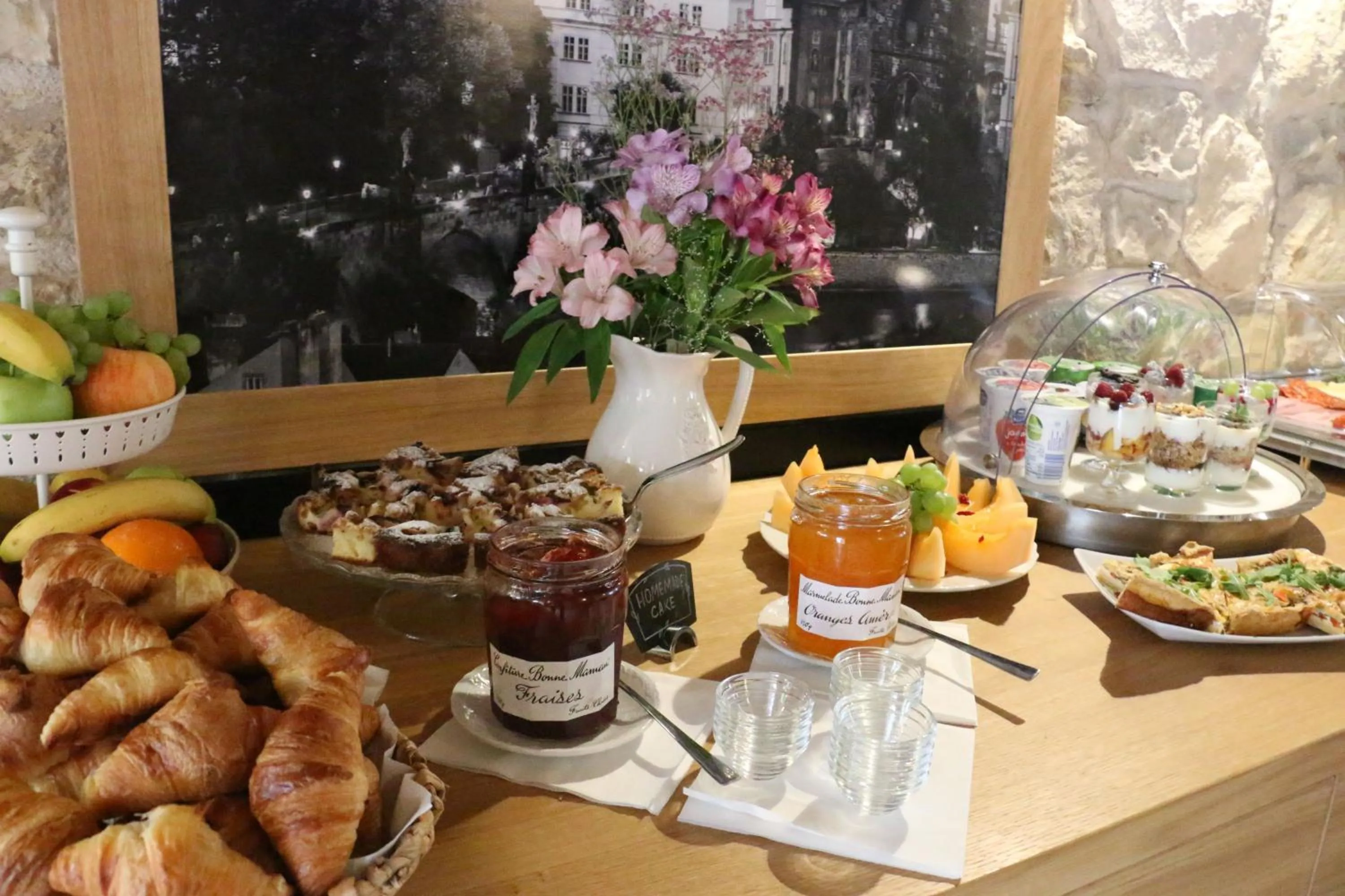 Breakfast in Hotel At the Green Grape