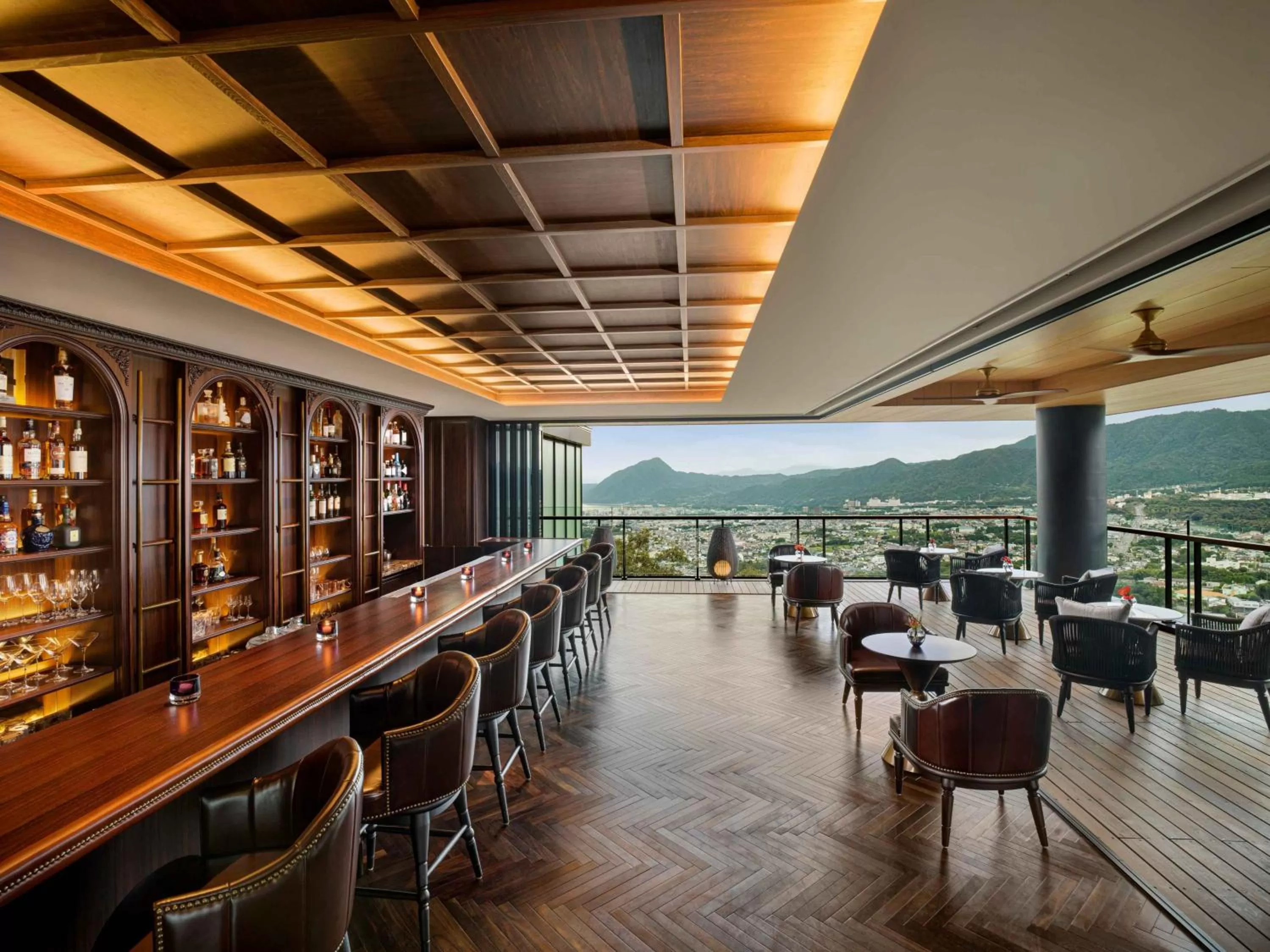 Lounge or bar in ANA InterContinental Beppu Resort & Spa by IHG