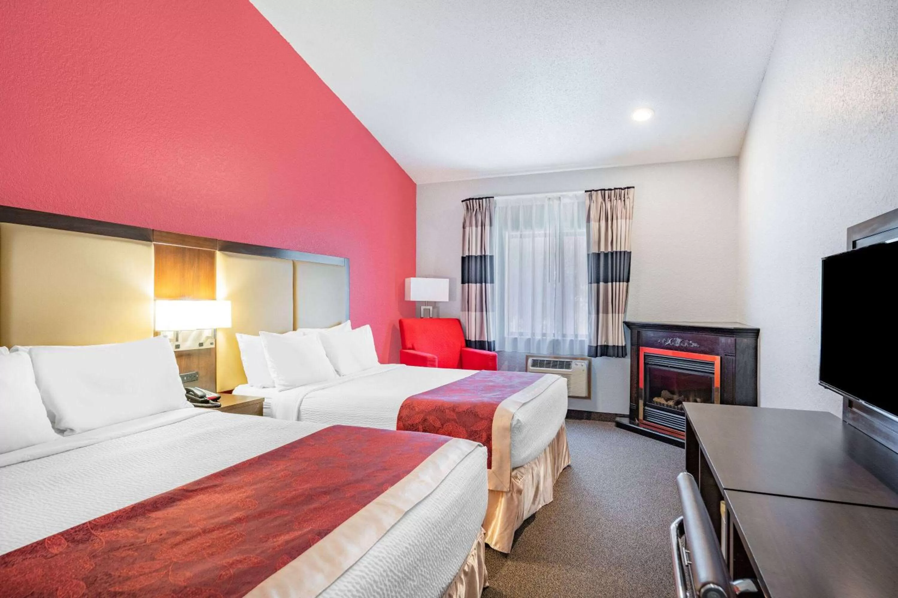 Bed in Ramada by Wyndham Keystone Near Mt Rushmore