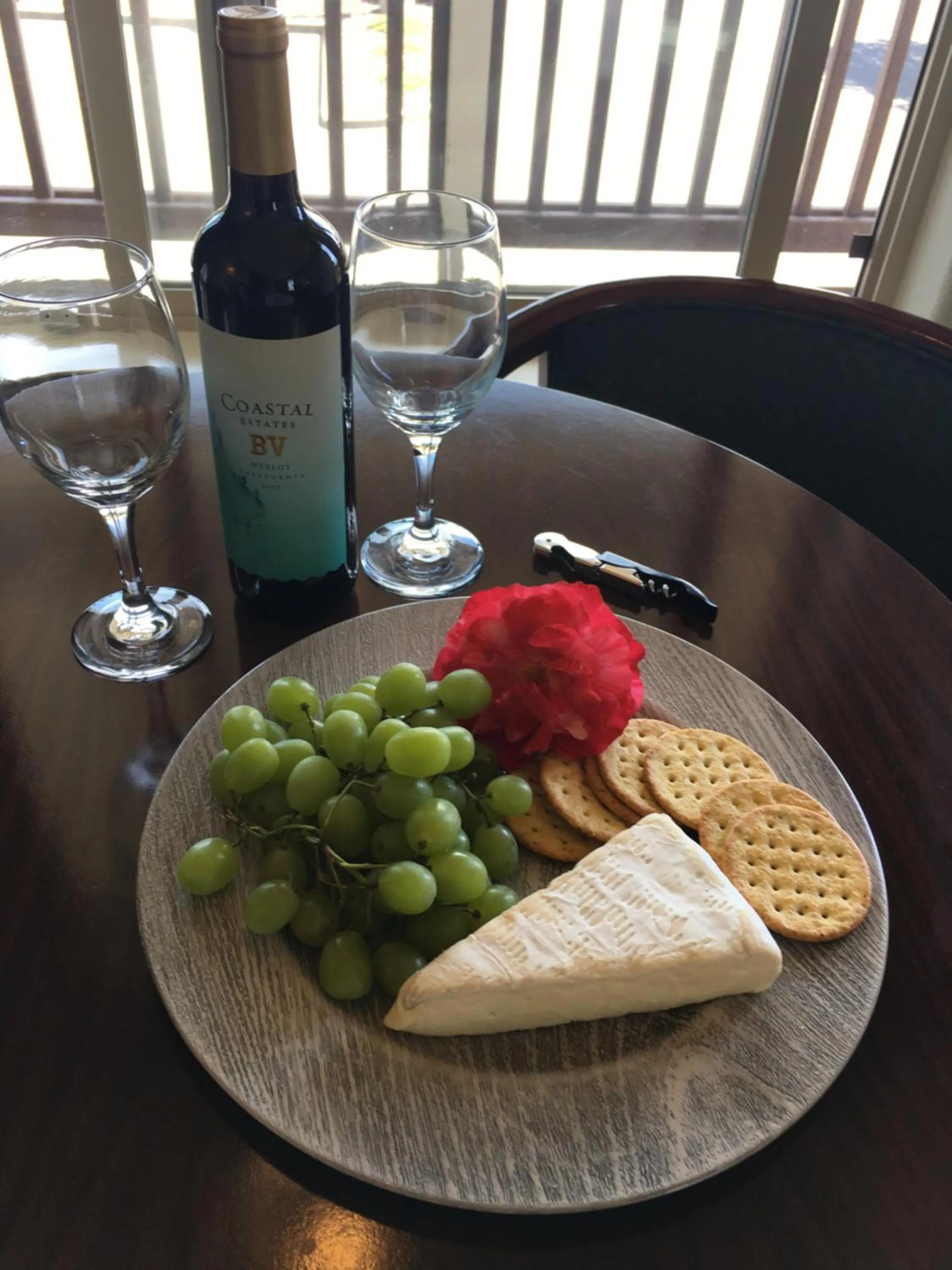 Dining area in Emerald Dolphin Inn & Mini Golf