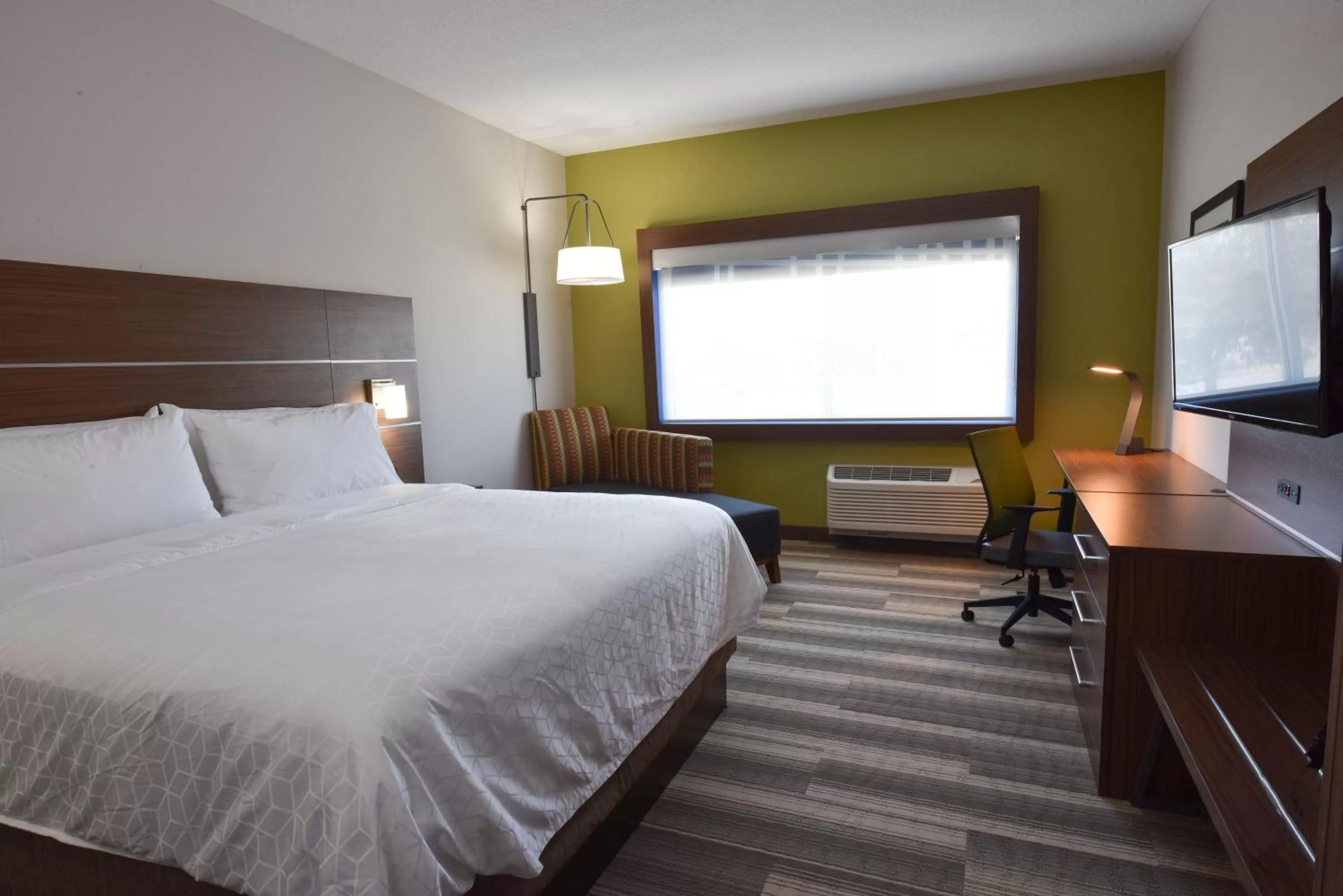 Bed in Holiday Inn Express & Suites - Orlando - Southeast by IHG