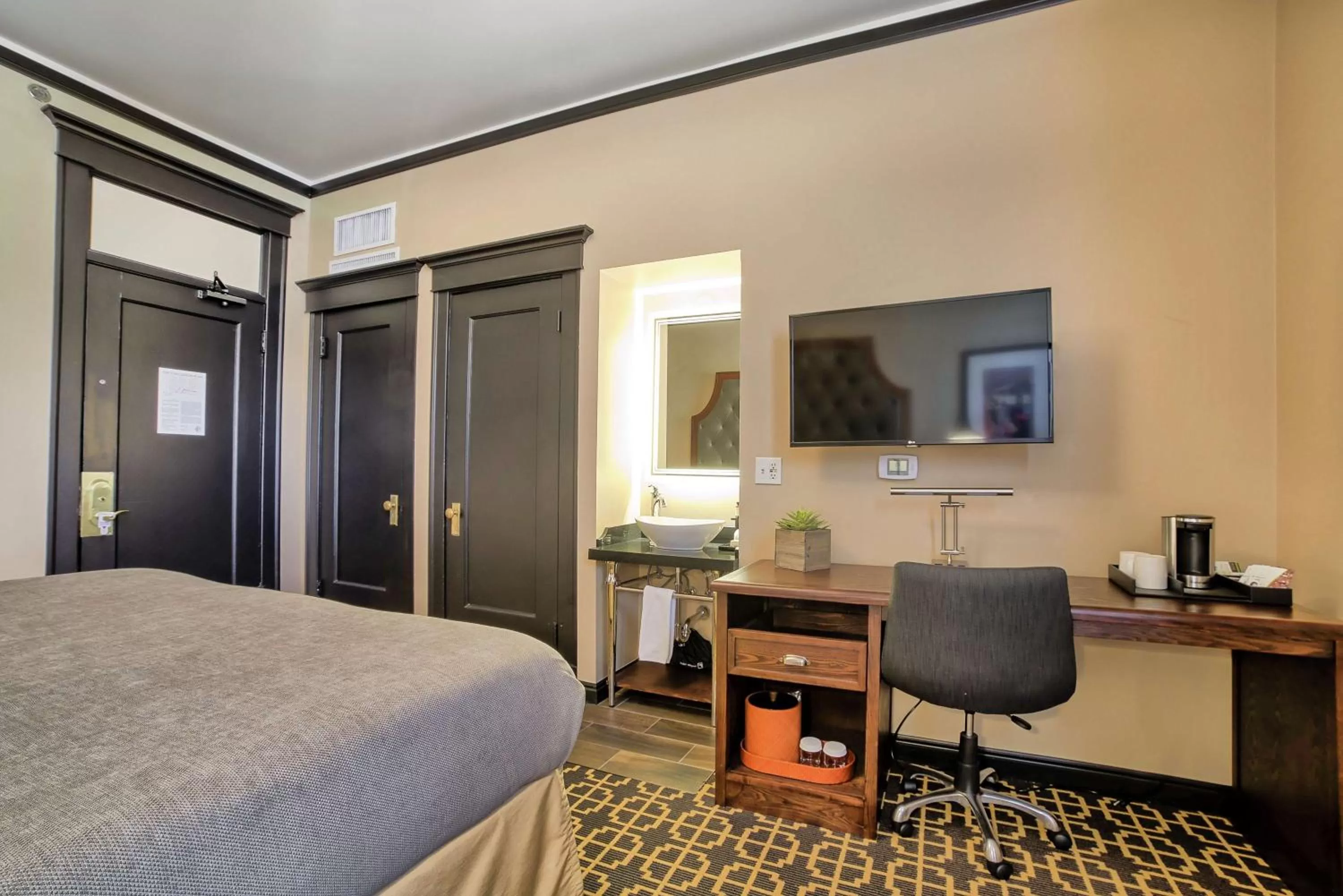 Bedroom, Bed in The Peery Salt Lake City Downtown, Tapestry Collection by Hilton