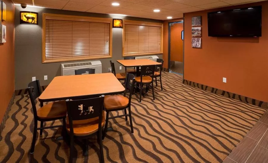 Communal lounge/ TV room in AmericInn by Wyndham Grafton