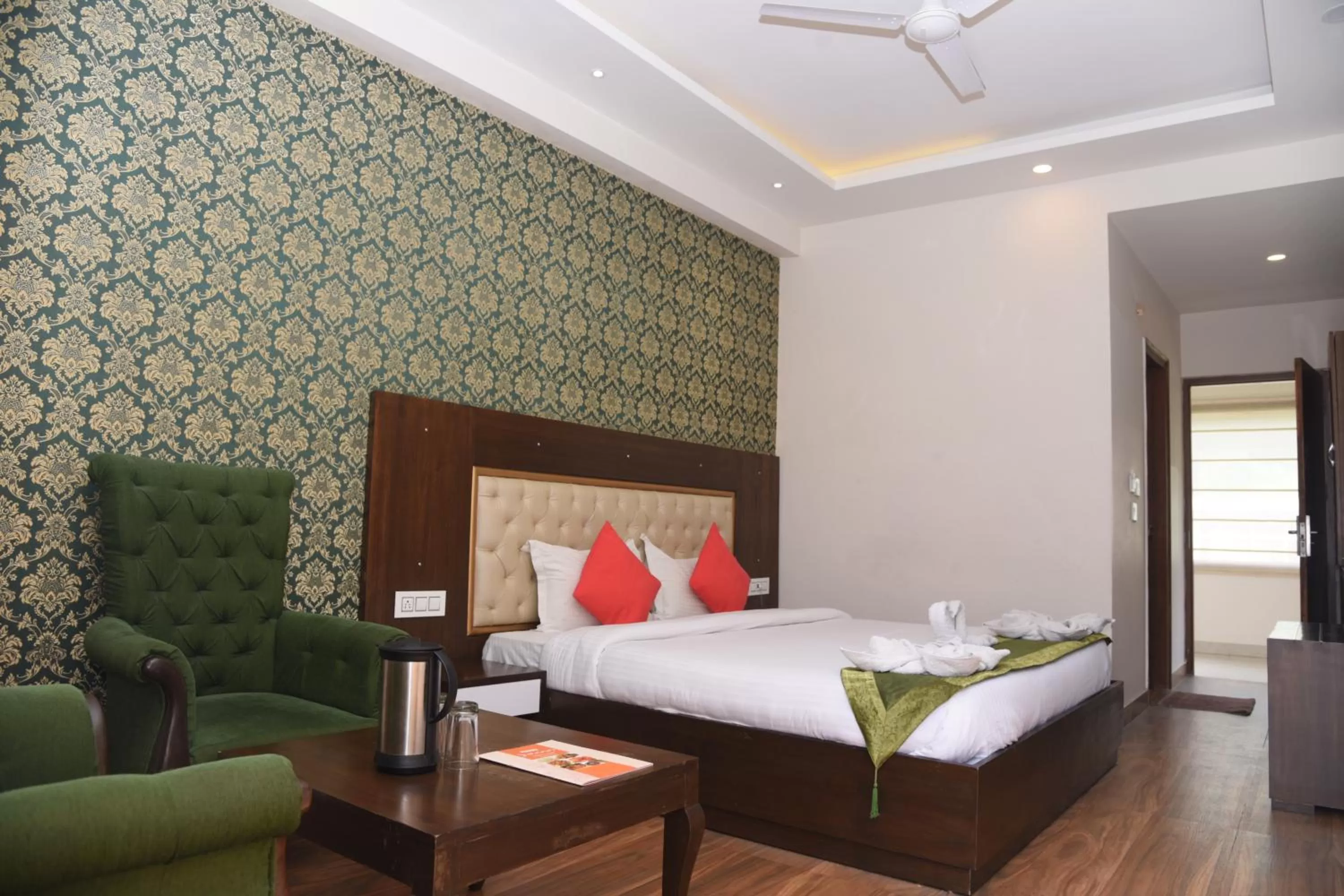 Bed in Hotel Ambika Resort Manali