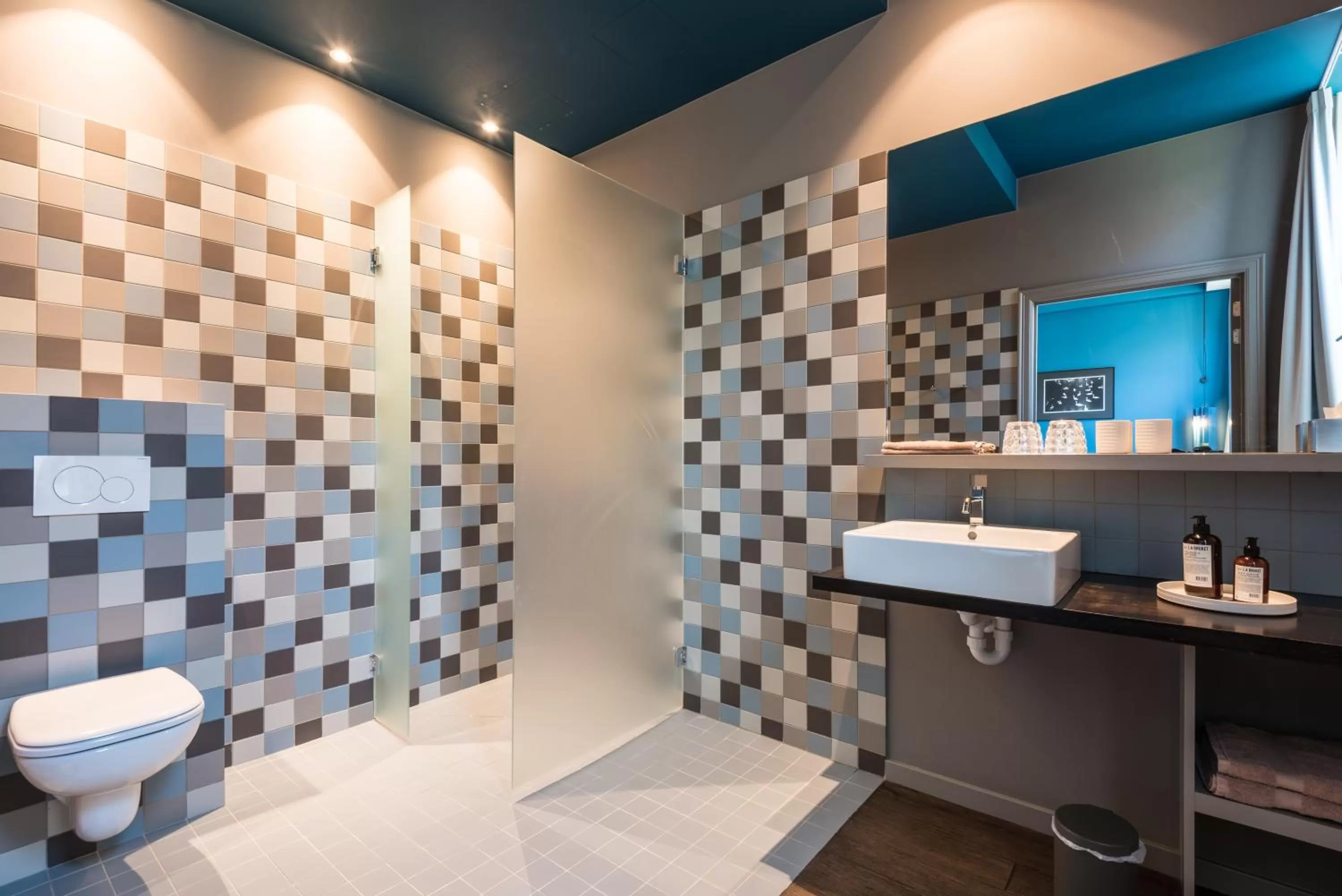 Shower in Zakske13 - Design Boutique B&B in Bruges city centre